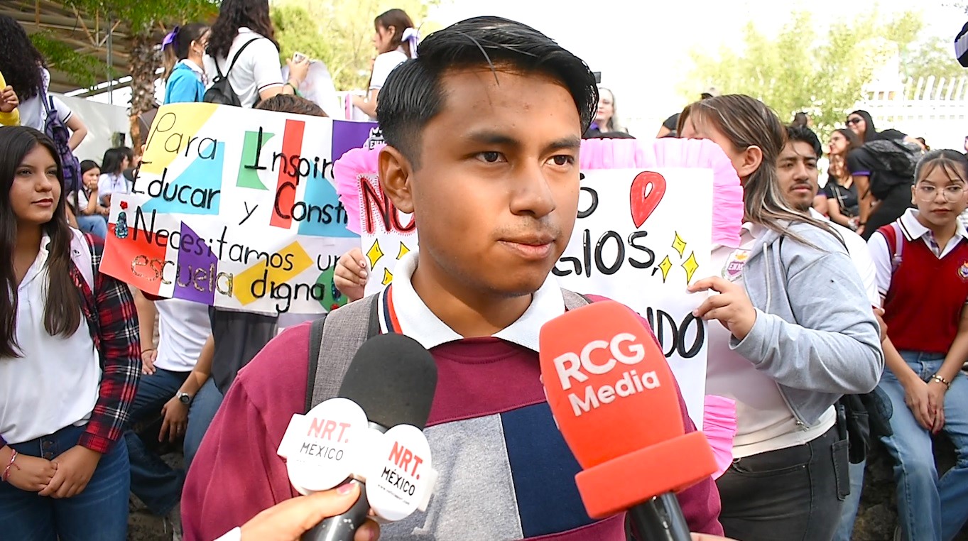 Estudiantes de la Normal Superior de Monclova exigen reubicación por malas condiciones del plantel Estudiantes de la Normal Superior de Monclova exigen reubicación por malas condiciones del plantel