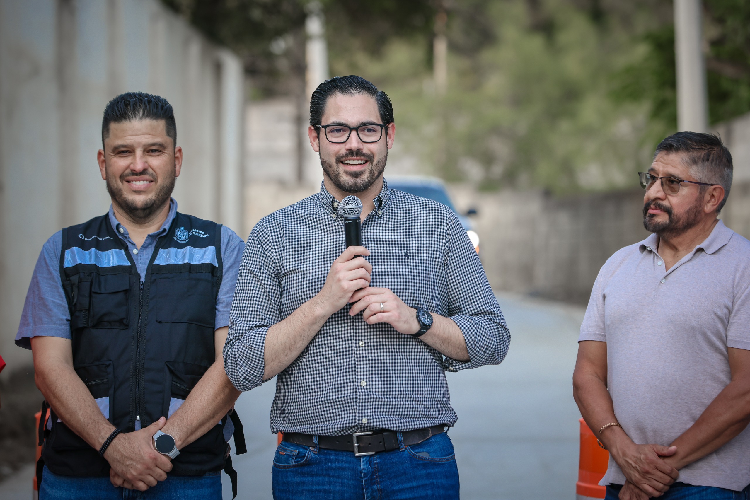 En tiempo récord, entrega David de la Peña pavimentación de dos calles y arranca dos más En tiempo récord, entrega David de la Peña pavimentación de dos calles y arranca dos más