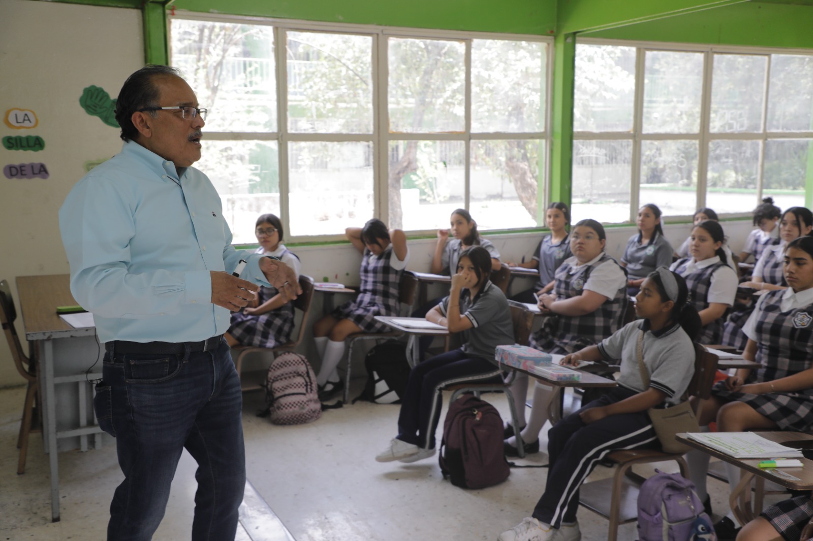 Regresa Mijes al salón de clases, y reconoce labor de los maestros Regresa Mijes al salón de clases, y reconoce labor de los maestros