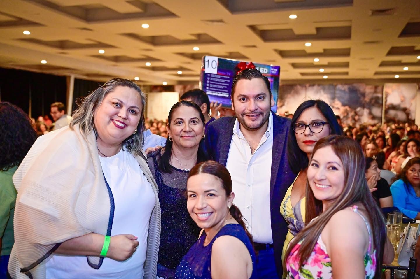Carlos Villarreal celebra con orgullo a sus maestras y maestros monclovenses