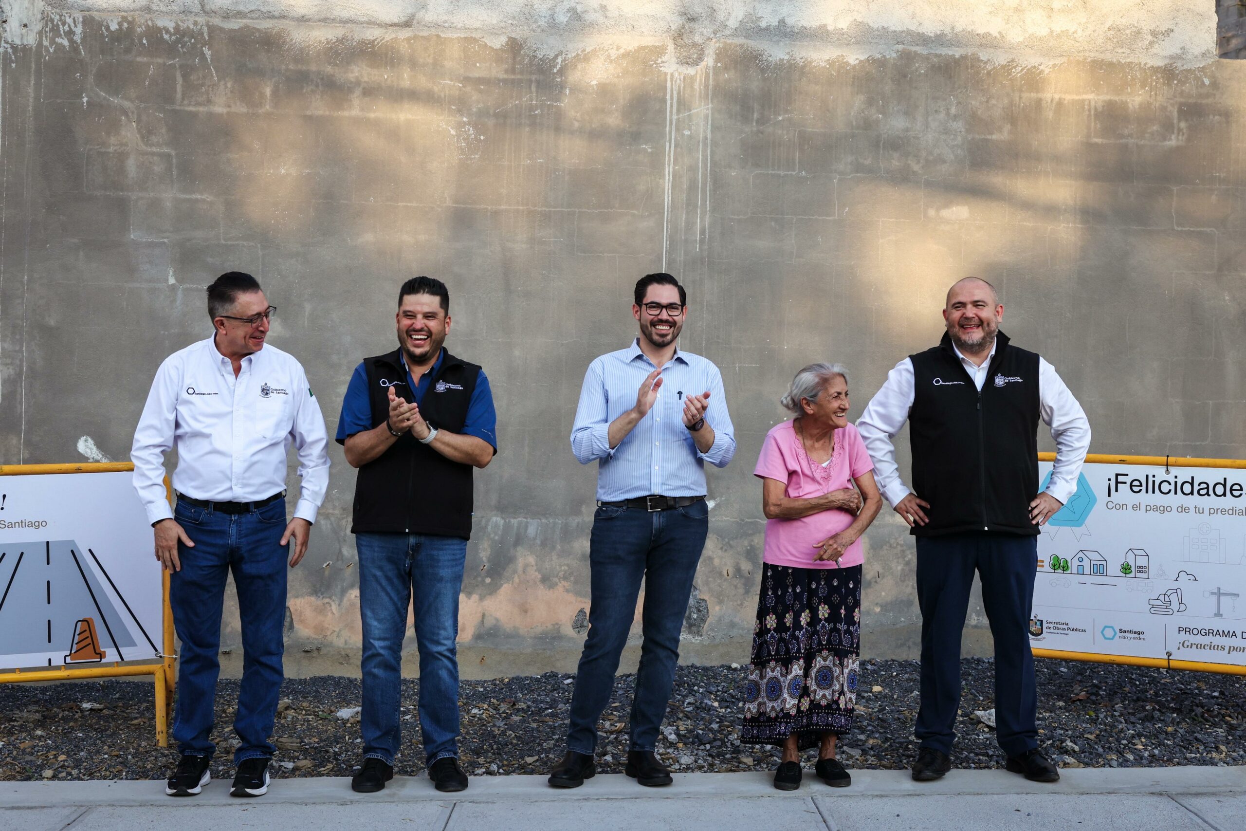 David de la Peña entrega nueva banqueta para beneficio de las familias de la comunidad El Barro David de la Peña entrega nueva banqueta para beneficio de las familias de la comunidad El Barro
