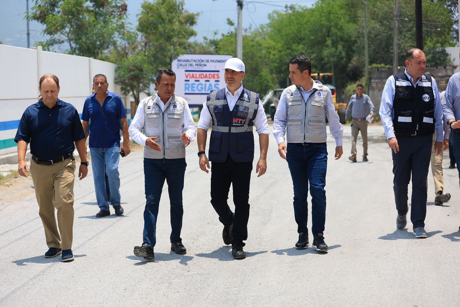 Reparará Adrián de la Garza con Vialidades Regias calles del Huajuco Reparará Adrián de la Garza con Vialidades Regias calles del Huajuco