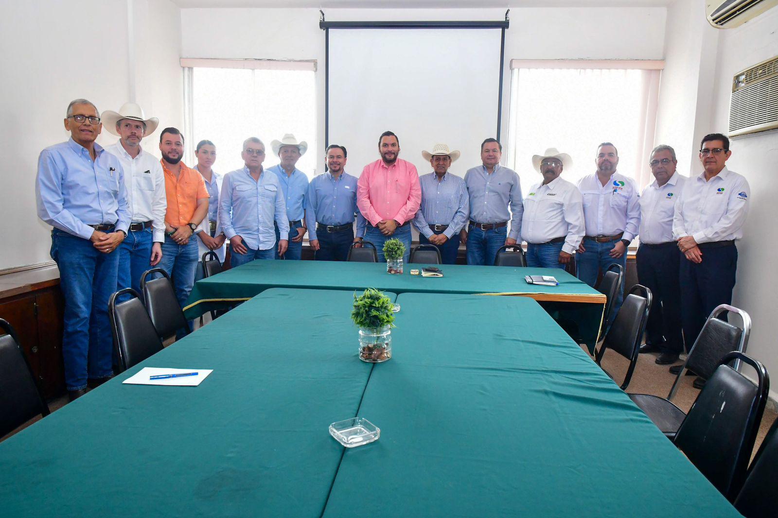 Carlos Villarreal impulsa mejoras para el sector ganadero de Monclova Carlos Villarreal impulsa mejoras para el sector ganadero de Monclova