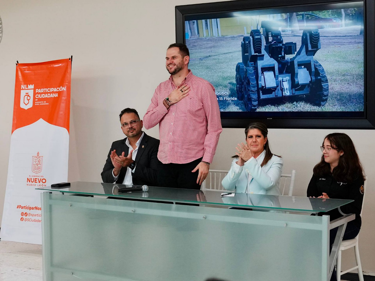“Vayan a demostrarle al mundo de qué están hechos los jóvenes de Nuevo León” Daniel Acosta “Vayan a demostrarle al mundo de qué están hechos los jóvenes de Nuevo León” Daniel Acosta