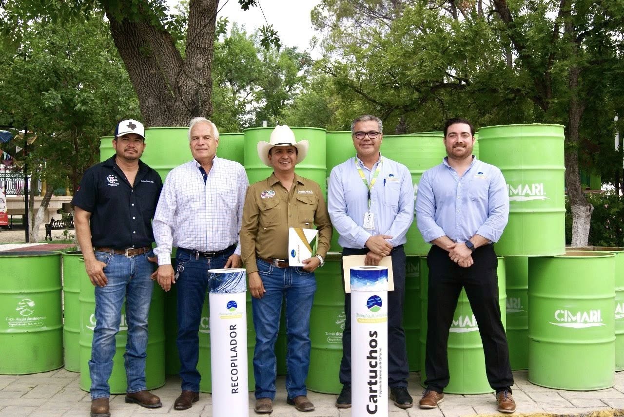 Empresa Tecnología Ambiental dona tambos para basura y se suma a convenios ecológicos en Candela, Coahuila