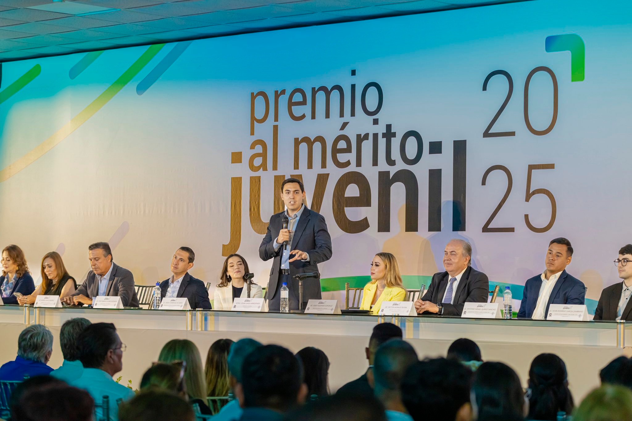 Premia César Garza a jóvenes destacados de Apodaca Premia César Garza a jóvenes destacados de Apodaca