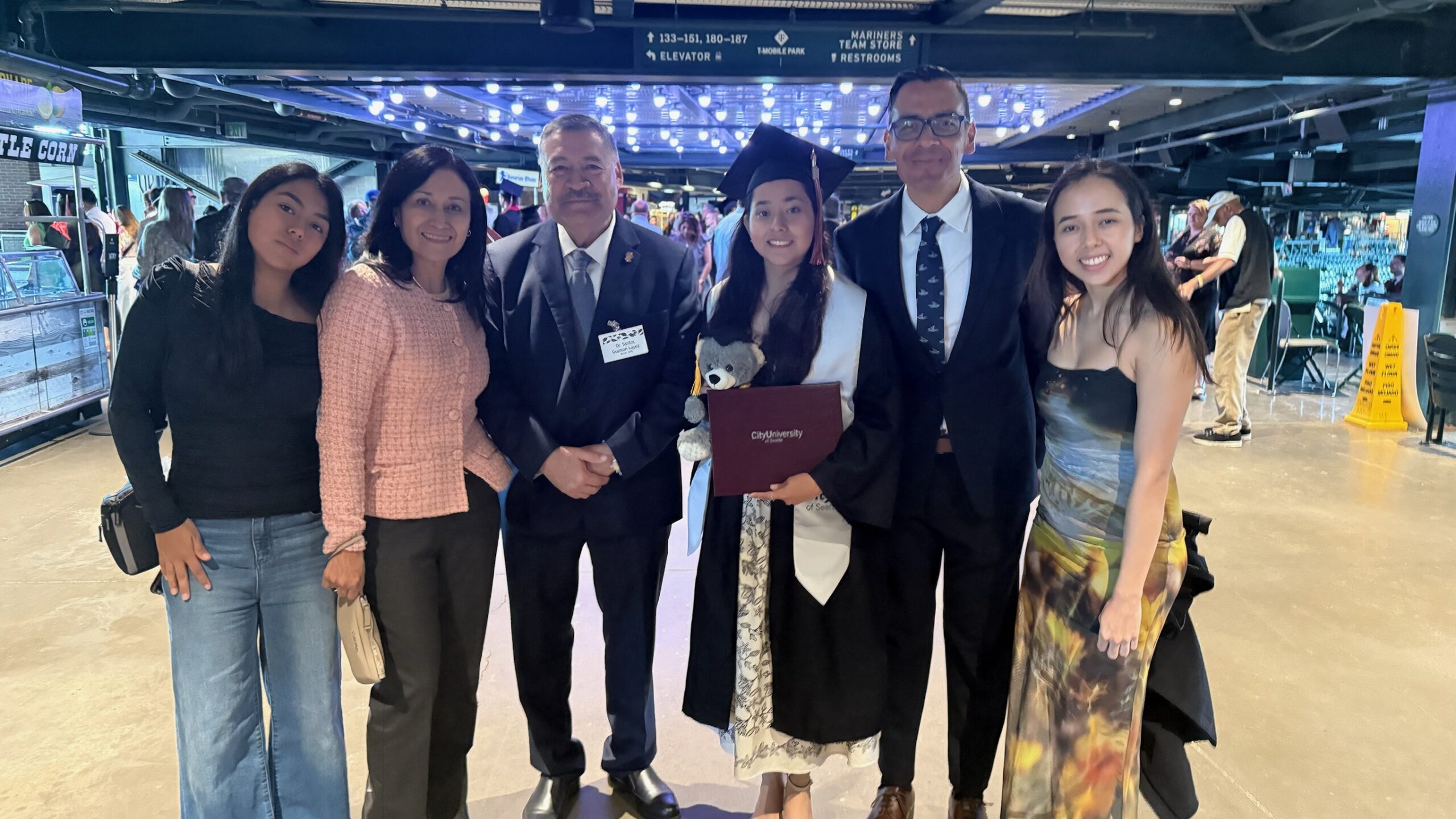 Obtienen estudiantes de UANL doble titulación en Seattle Obtienen estudiantes de UANL doble titulación en Seattle