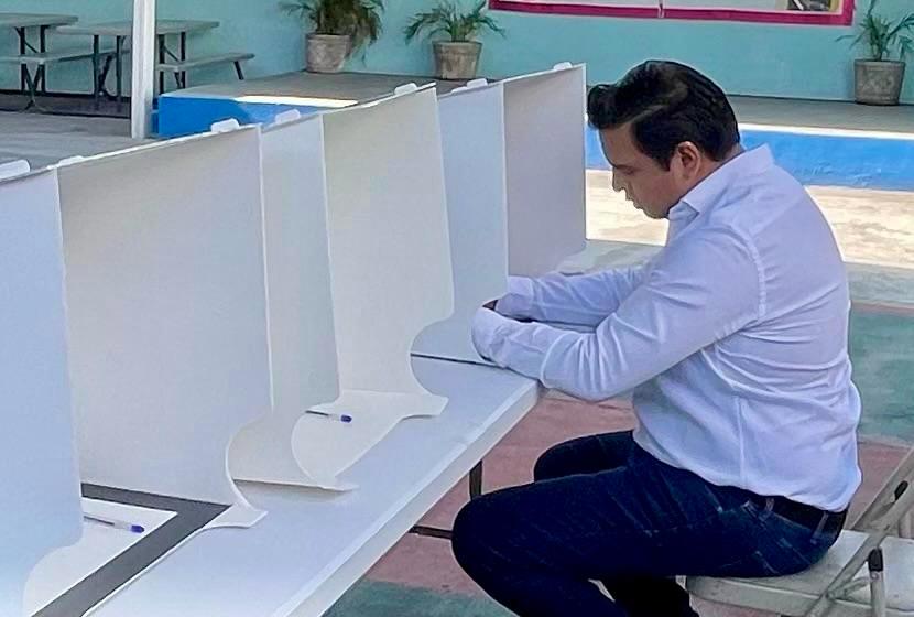 Vota Jesús Nava en elección judicial Vota Jesús Nava en elección judicial