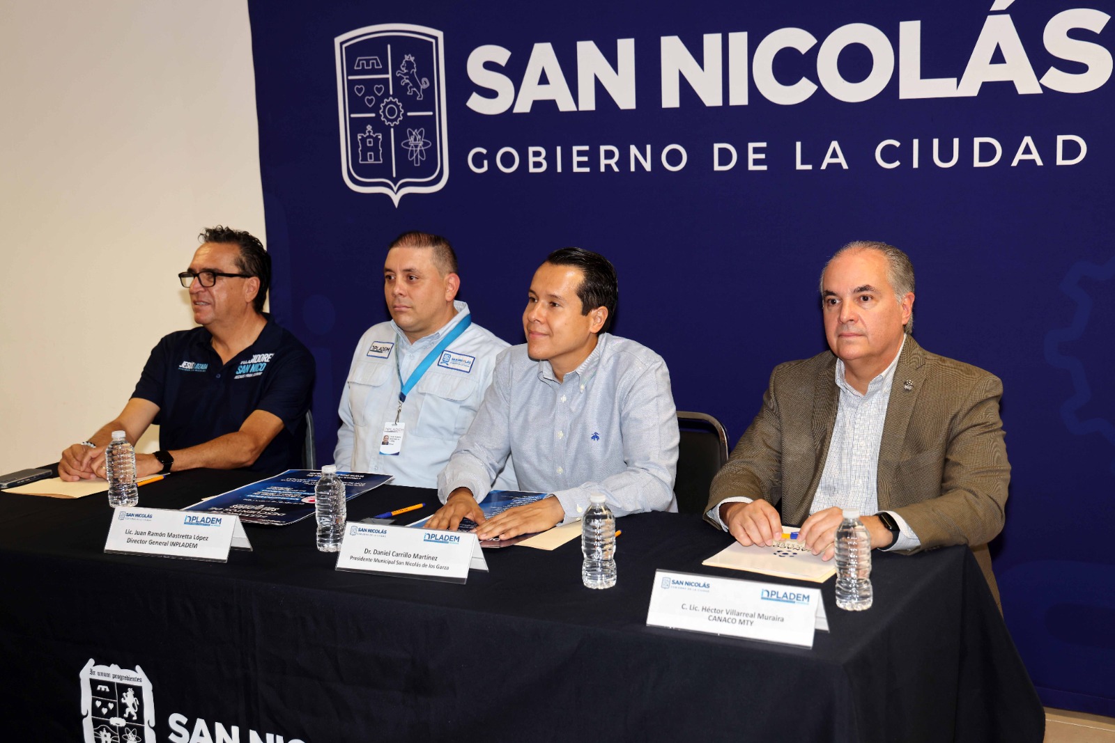 Presenta Daniel Carrillo el gran Festival de Descuentos en San Nicolás Presenta Daniel Carrillo el gran Festival de Descuentos en San Nicolás