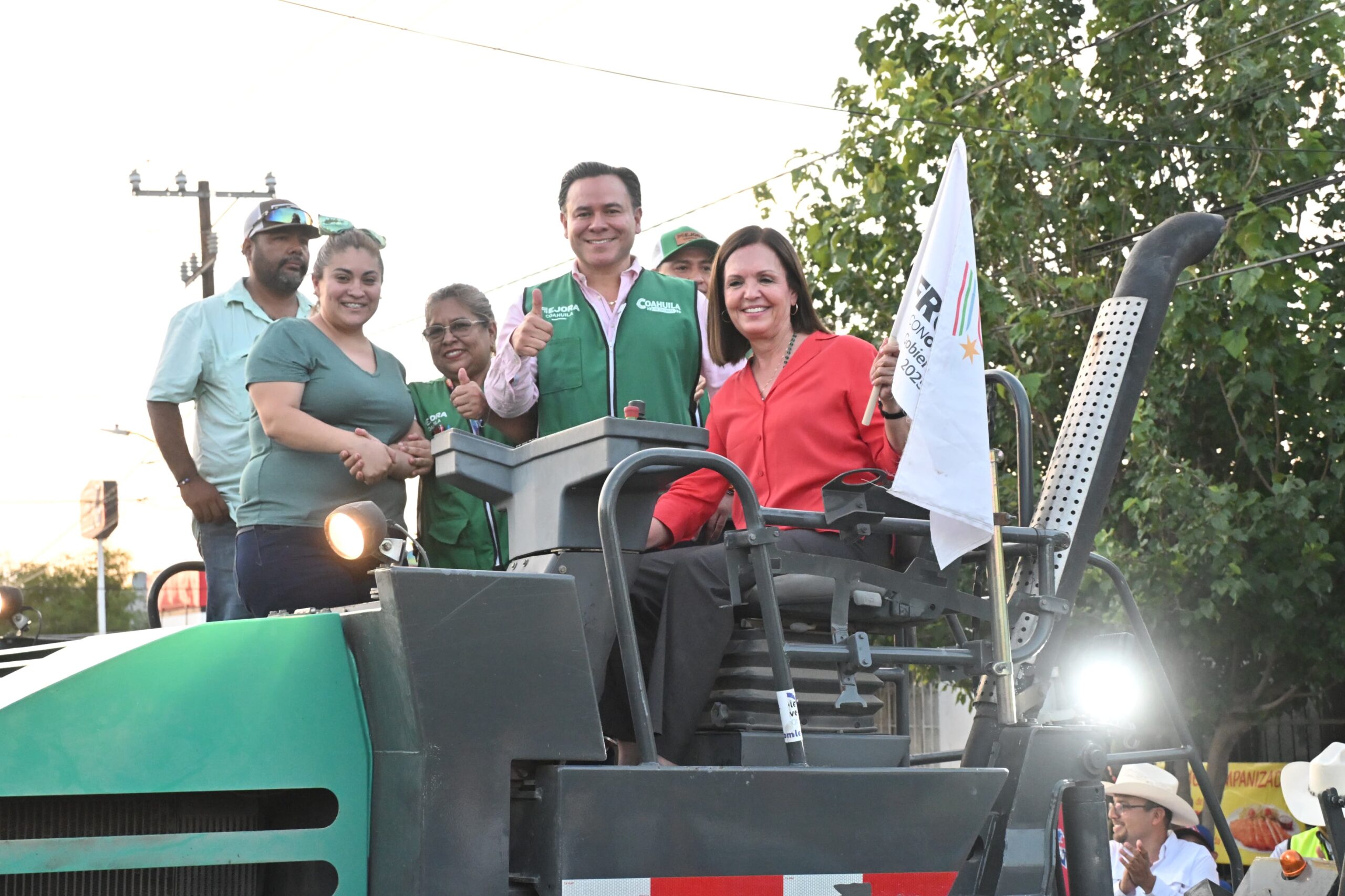 Inicia Sari Pérez con obra de recarpeteo en la calle Juárez; beneficiará a 10 mil fronterenses Inicia Sari Pérez con obra de recarpeteo en la calle Juárez; beneficiará a 10 mil fronterenses