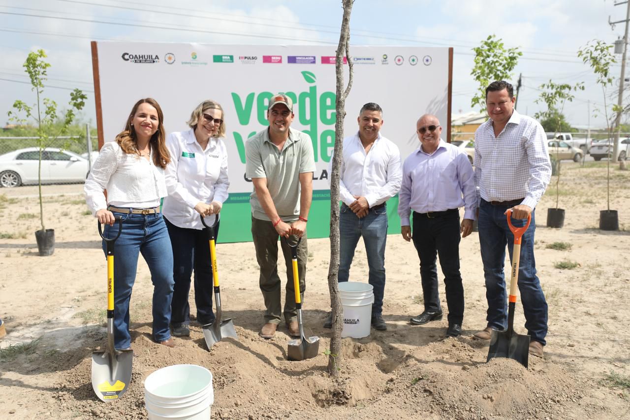 Con “Verde Verde Coahuila” sembramos 20 mil árboles en los 38 municipios: Manolo Jiménez Con “Verde Verde Coahuila” sembramos 20 mil árboles en los 38 municipios: Manolo Jiménez