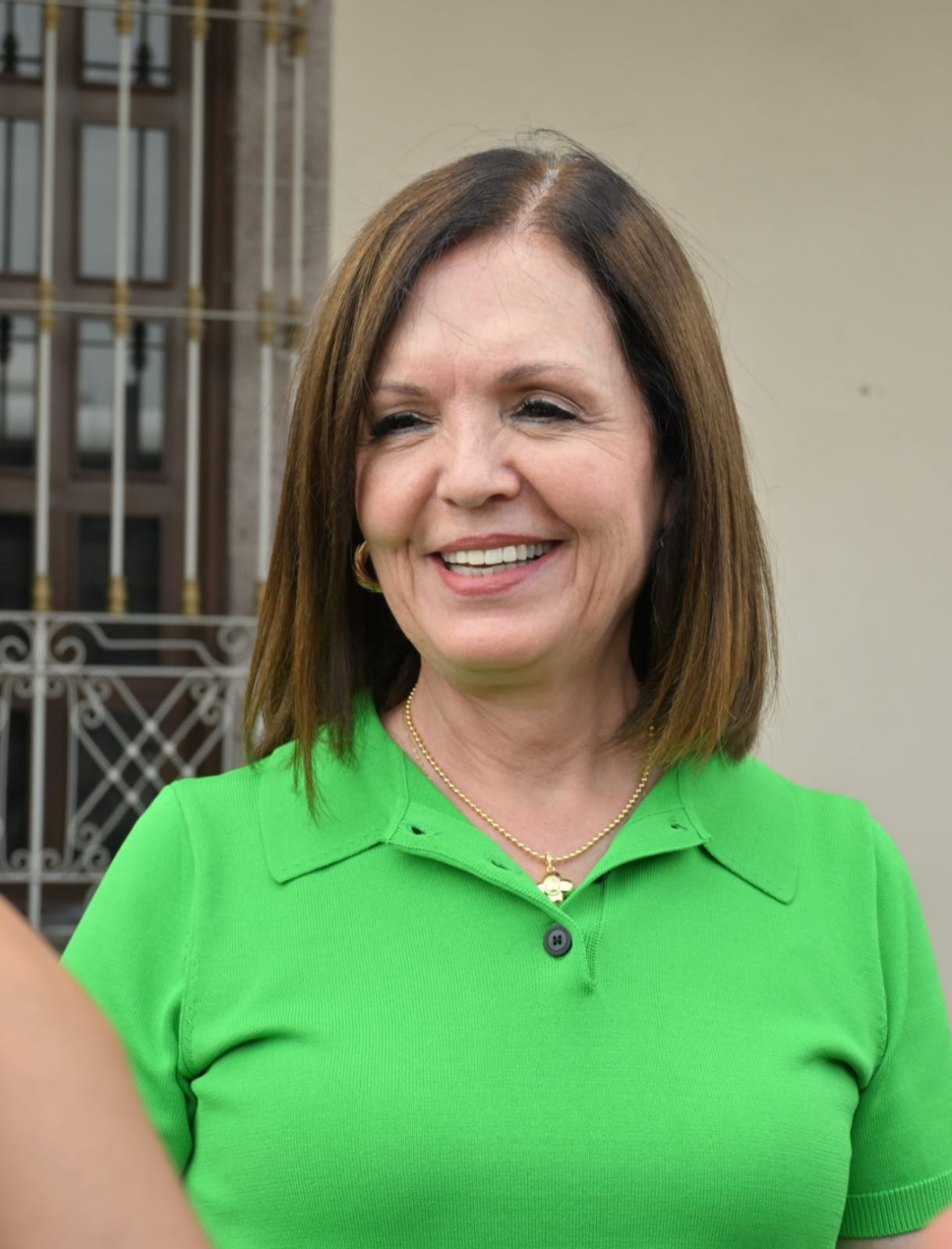 Fronterenses recuerdan a padres fallecidos en panteón municipal limpio y seguro Fronterenses recuerdan a padres fallecidos en panteón municipal limpio y seguro