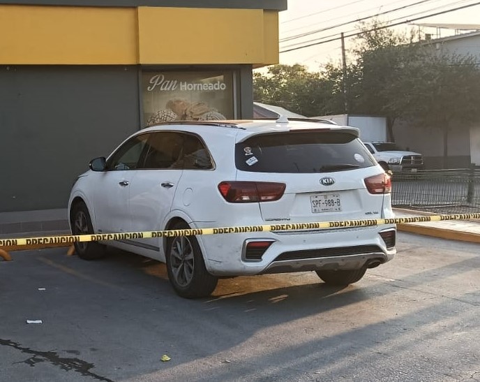 Detiene Policía de Monterrey a persona en camioneta con reporte de robo y diversos asaltos Detiene Policía de Monterrey a persona en camioneta con reporte de robo y diversos asaltos