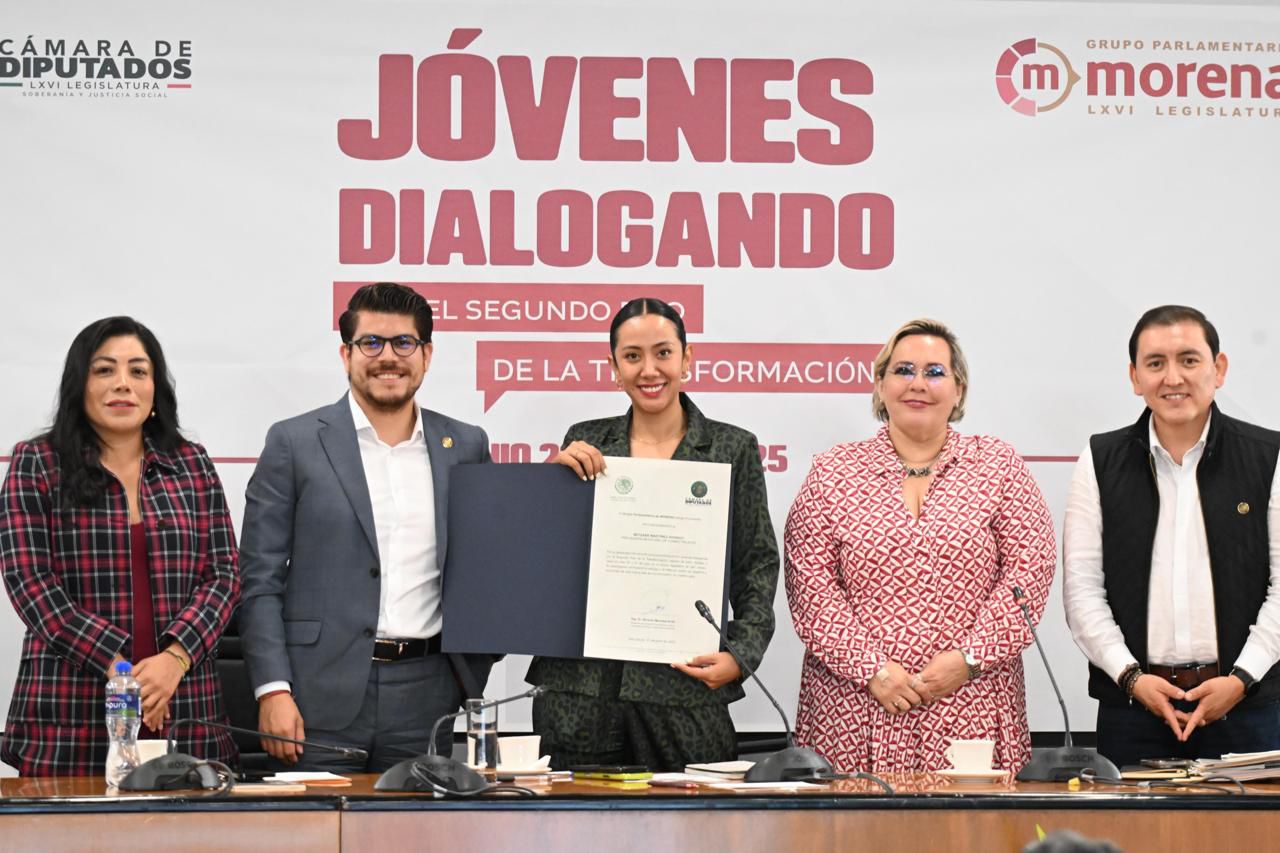 Betzabé Martínez comparte con jóvenes de MORENA su experiencia, haciendo de Gómez Palacio el corazón de la transformación Betzabé Martínez comparte con jóvenes de MORENA su experiencia, haciendo de Gómez Palacio el corazón de la transformación