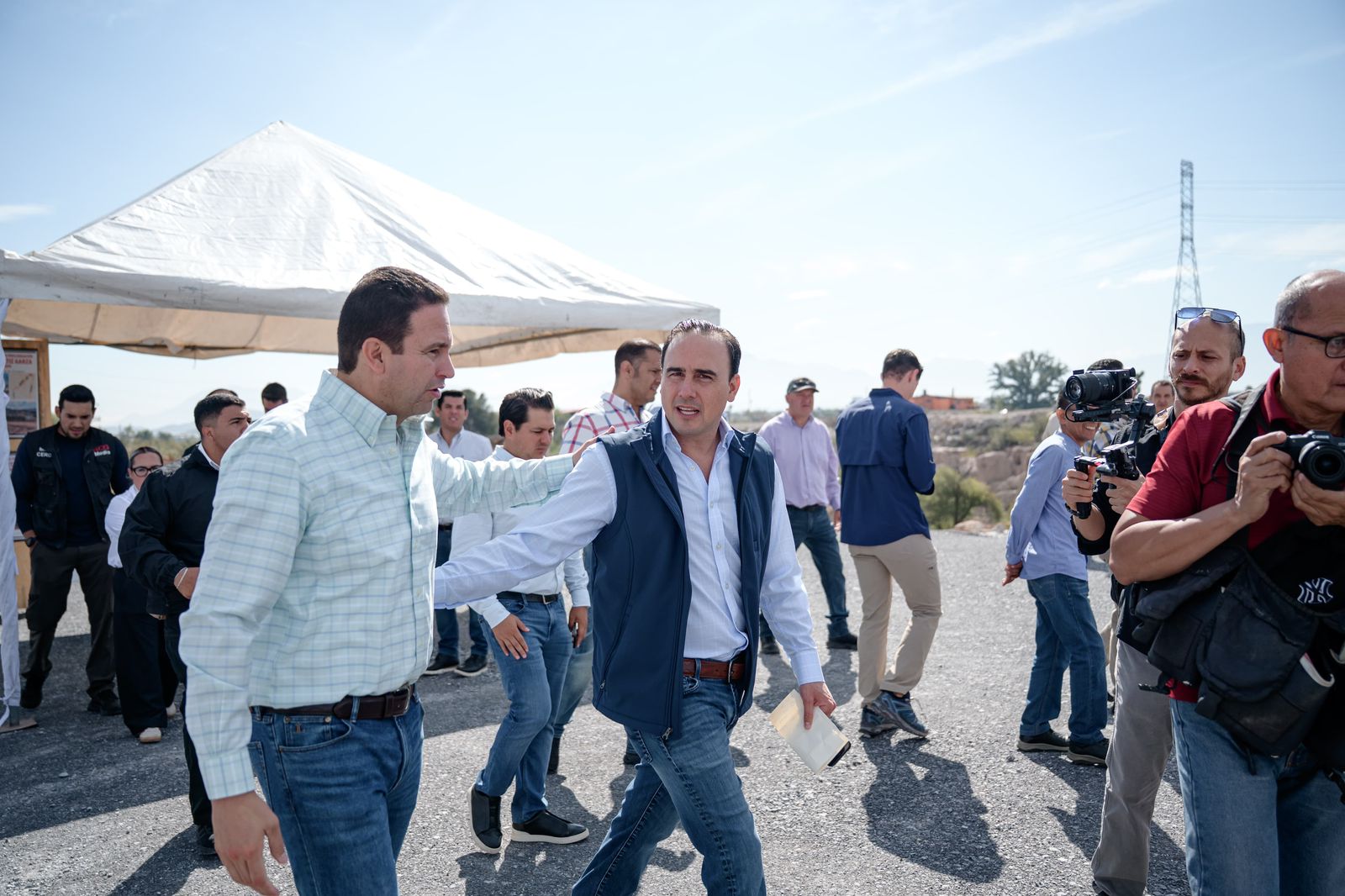 Invirtiendo 2 mil millones avanzan grandes obras en Coahuila: Manolo Jiménez Invirtiendo 2 mil millones avanzan grandes obras en Coahuila: Manolo Jiménez