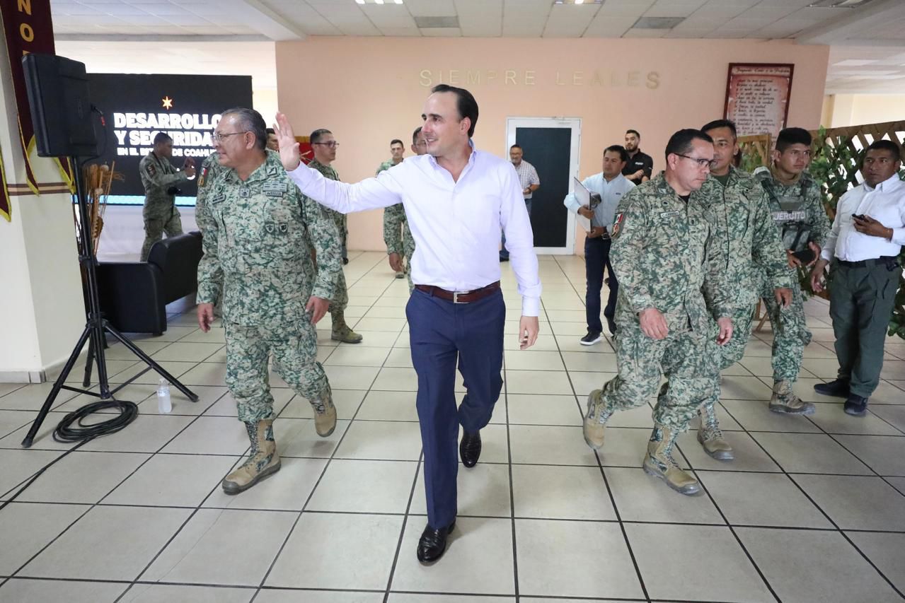 Comparte Manolo Jiménez modelo de Seguridad Coahuila con militares de todo el país Comparte Manolo Jiménez modelo de Seguridad Coahuila con militares de todo el país