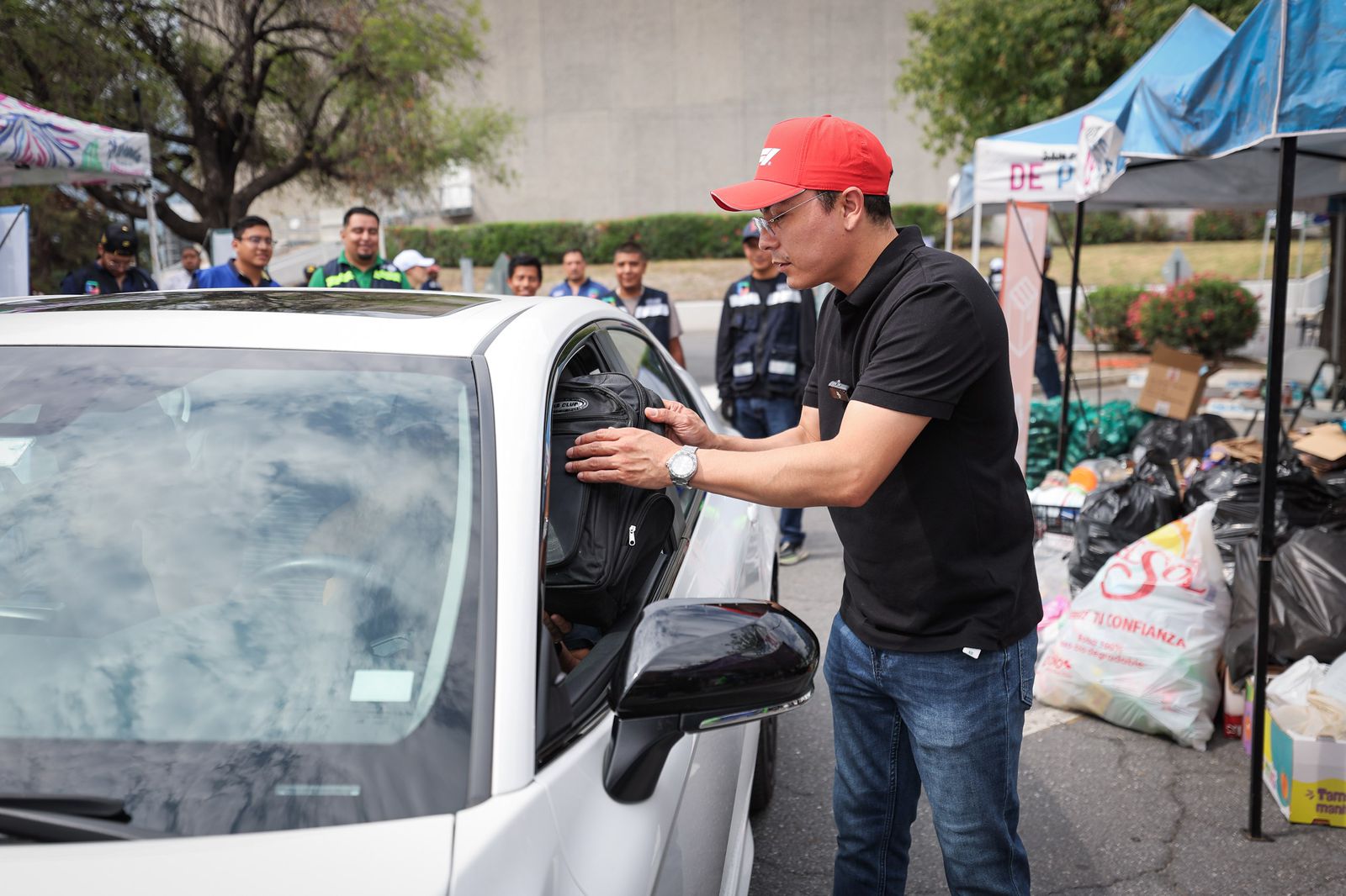 Participan más de 200 automovilistas en la segunda edición de San Pedro Recicla Drive thru Participan más de 200 automovilistas en la segunda edición de San Pedro Recicla Drive thru