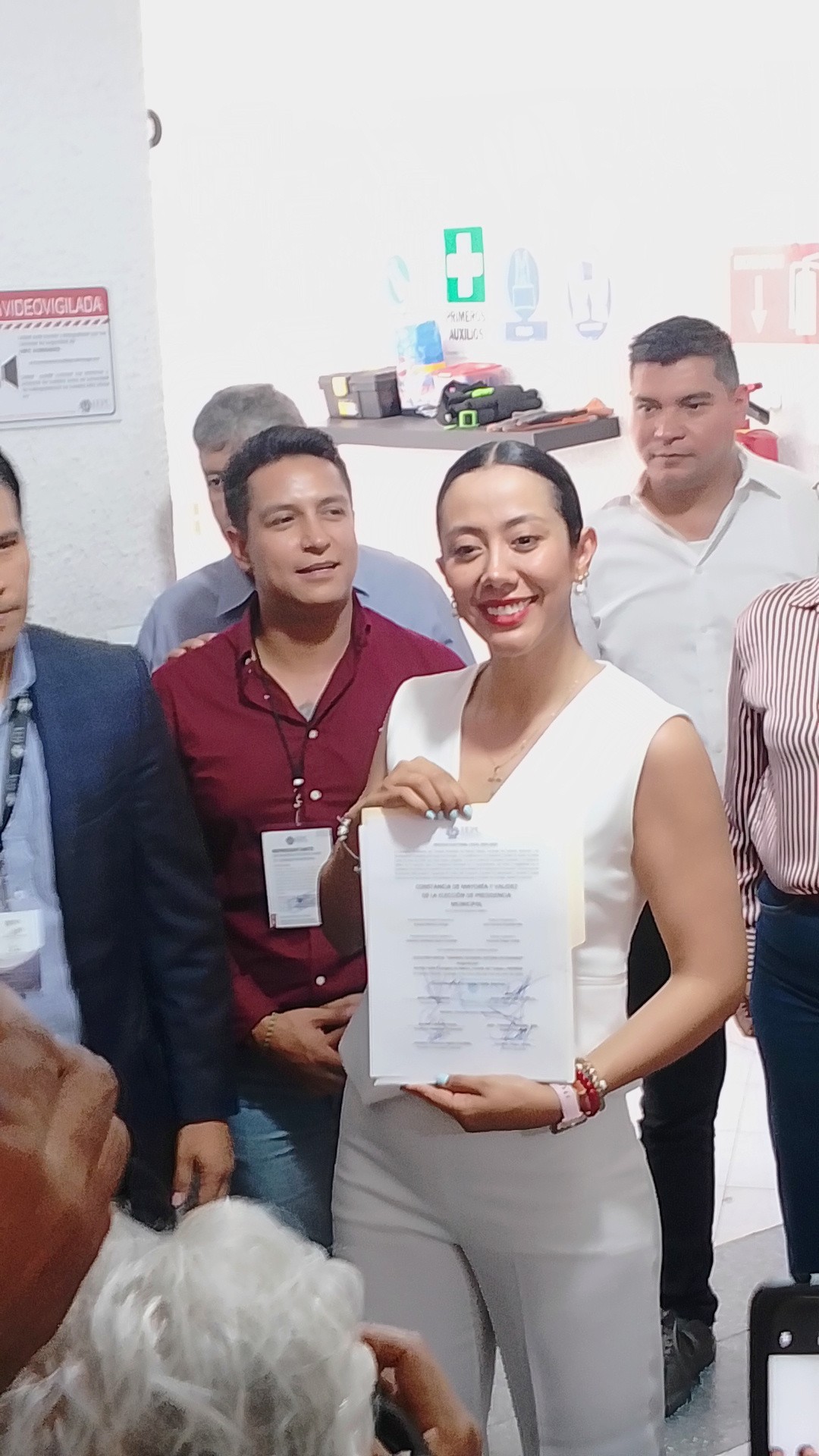 ¡Gracias a Gómez Palacio por salir a votar con libertad y esperanza!”, declara Betzabé al recibir la constancia de mayoría de votos ¡Gracias a Gómez Palacio por salir a votar con libertad y esperanza!”, declara Betzabé al recibir la constancia de mayoría de votos