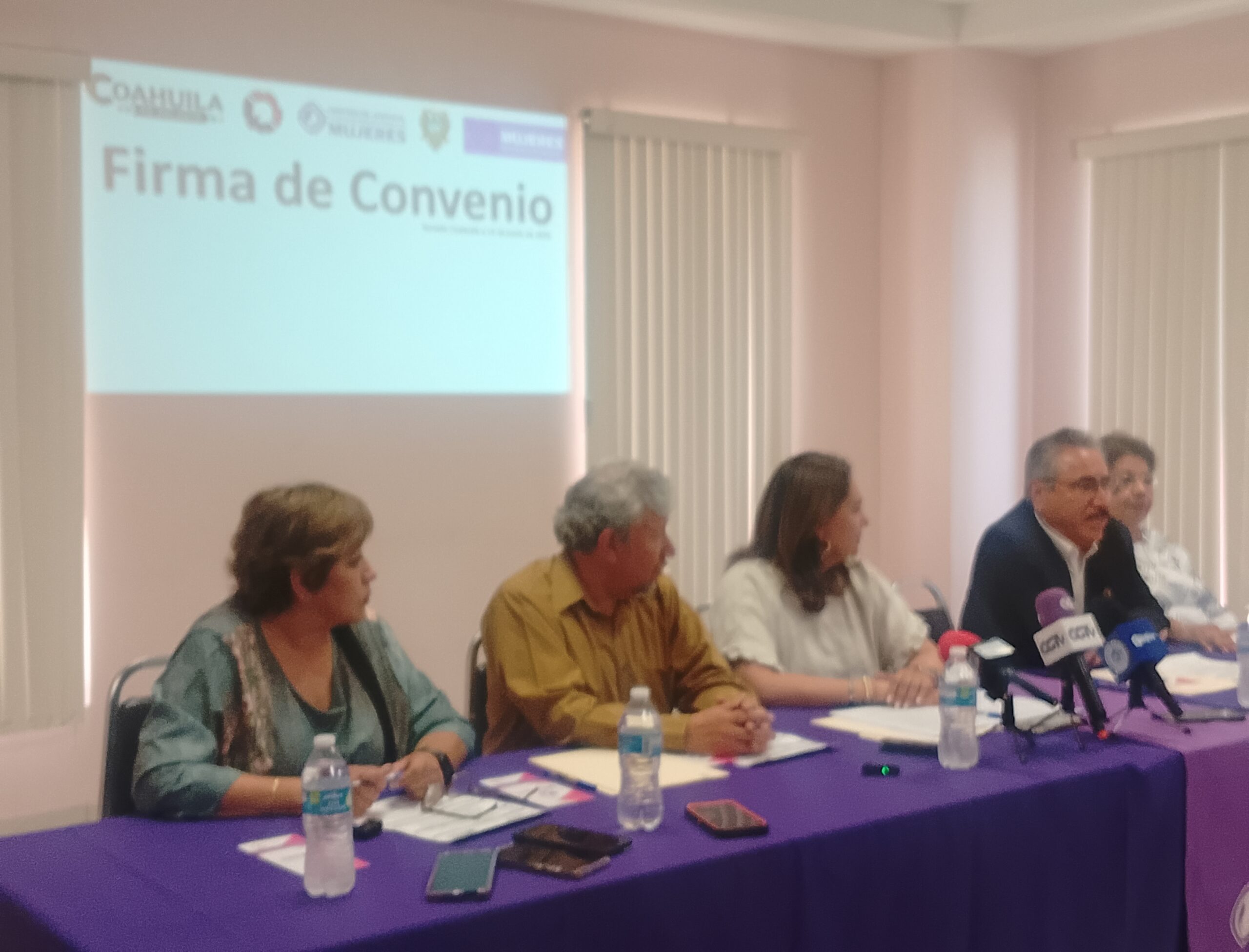 Firman convenio en apoyo a mujeres que sufrieron de violencia en Torreón Firman convenio en apoyo a mujeres que sufrieron de violencia en Torreón