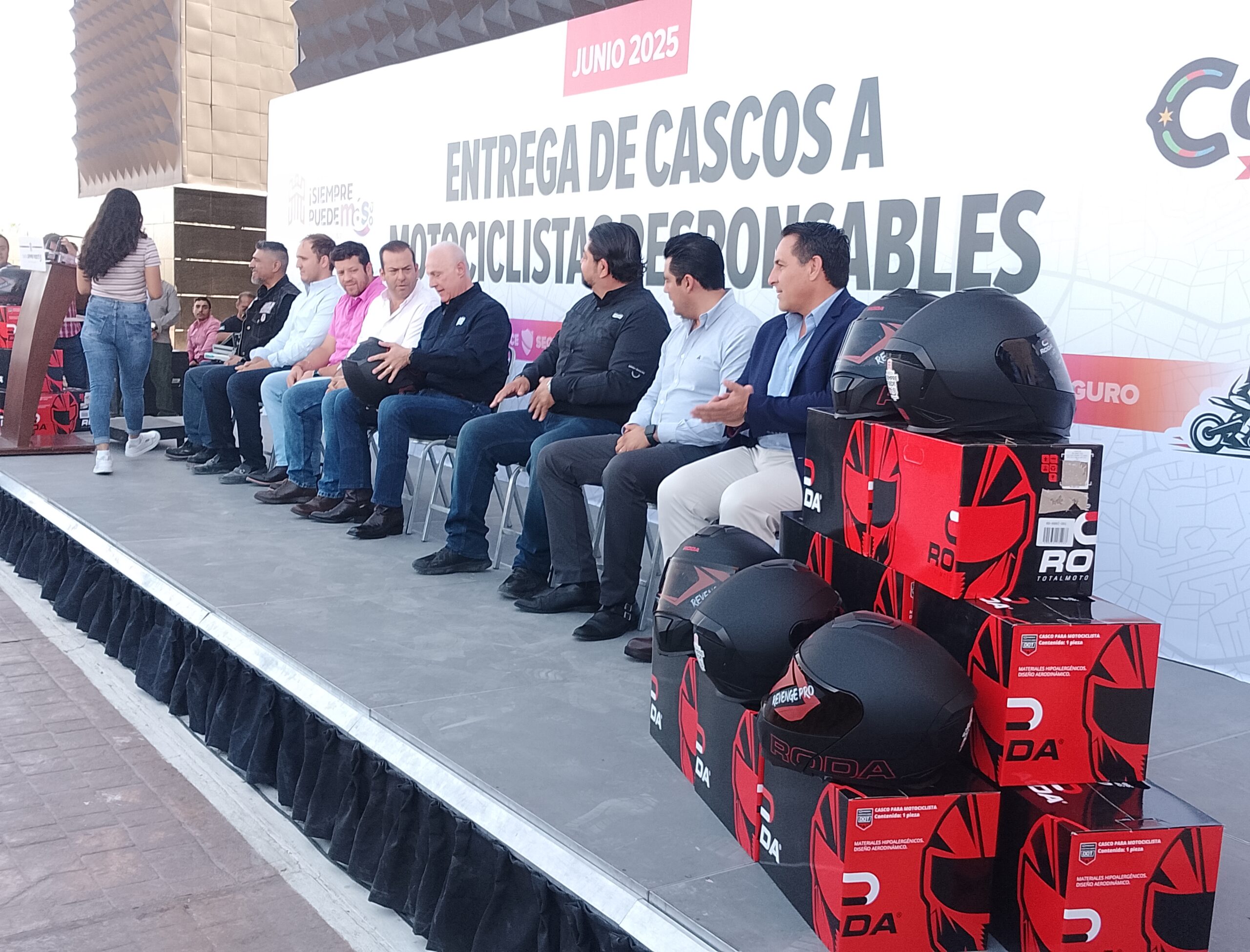 Realizan entrega de cascos a motociclistas responsables en Torreón Realizan entrega de cascos a motociclistas responsables en Torreón