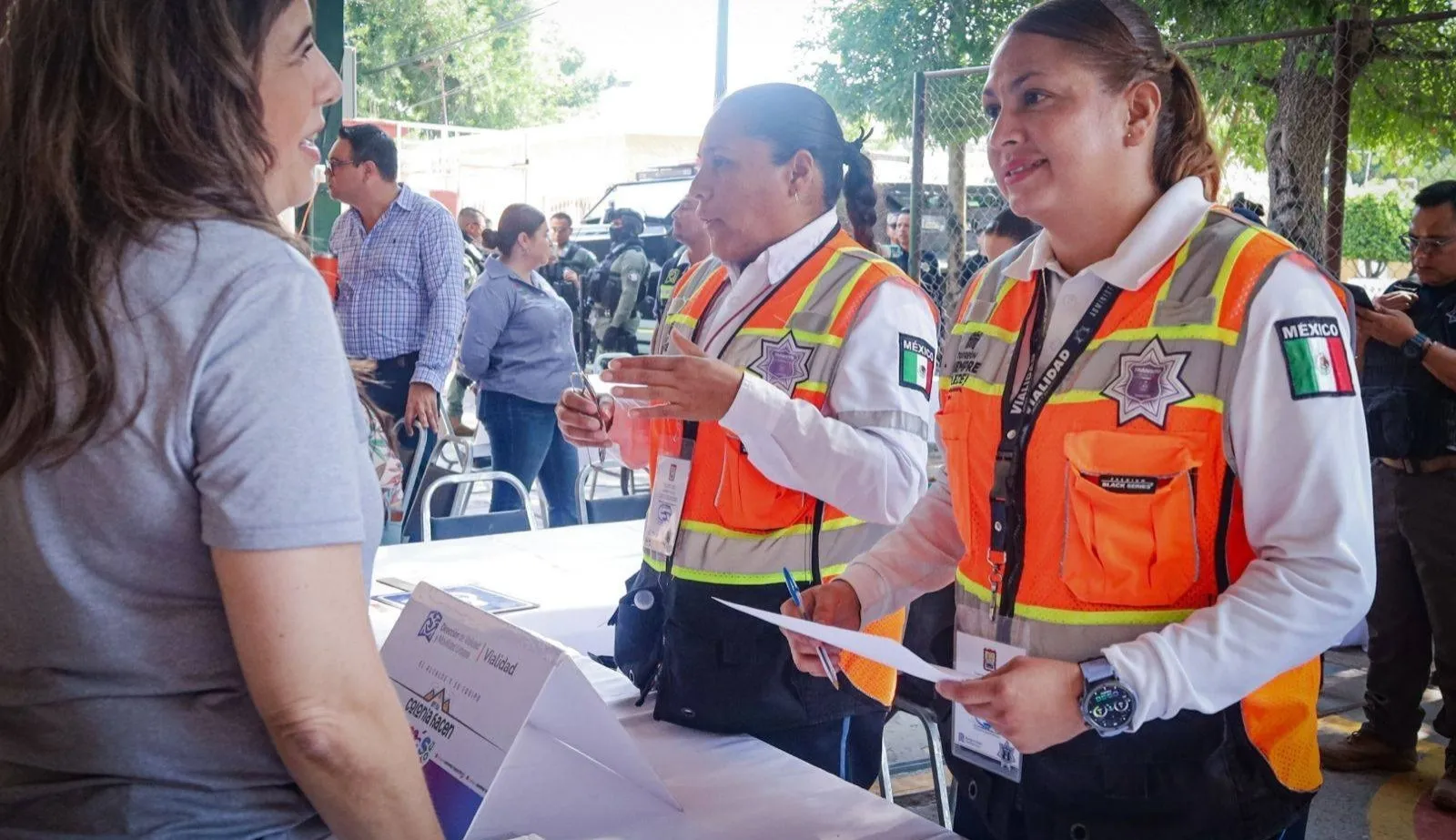 “El Alcalde y su equipo en tu colonia hacen más” orientan sobre servicios viales a los torreonenses