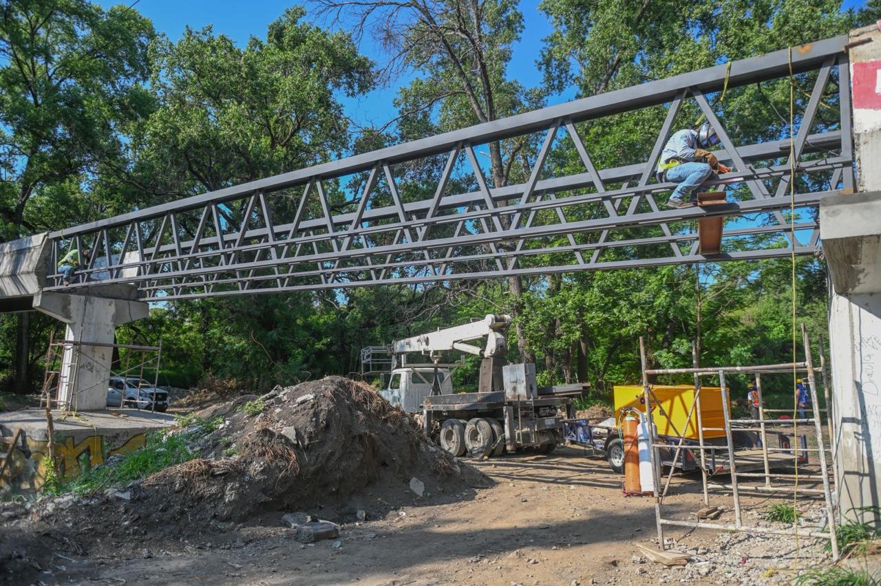 Puente peatonal del 13 Praxedis Balboa será más seguro Puente peatonal del 13 Praxedis Balboa será más seguro