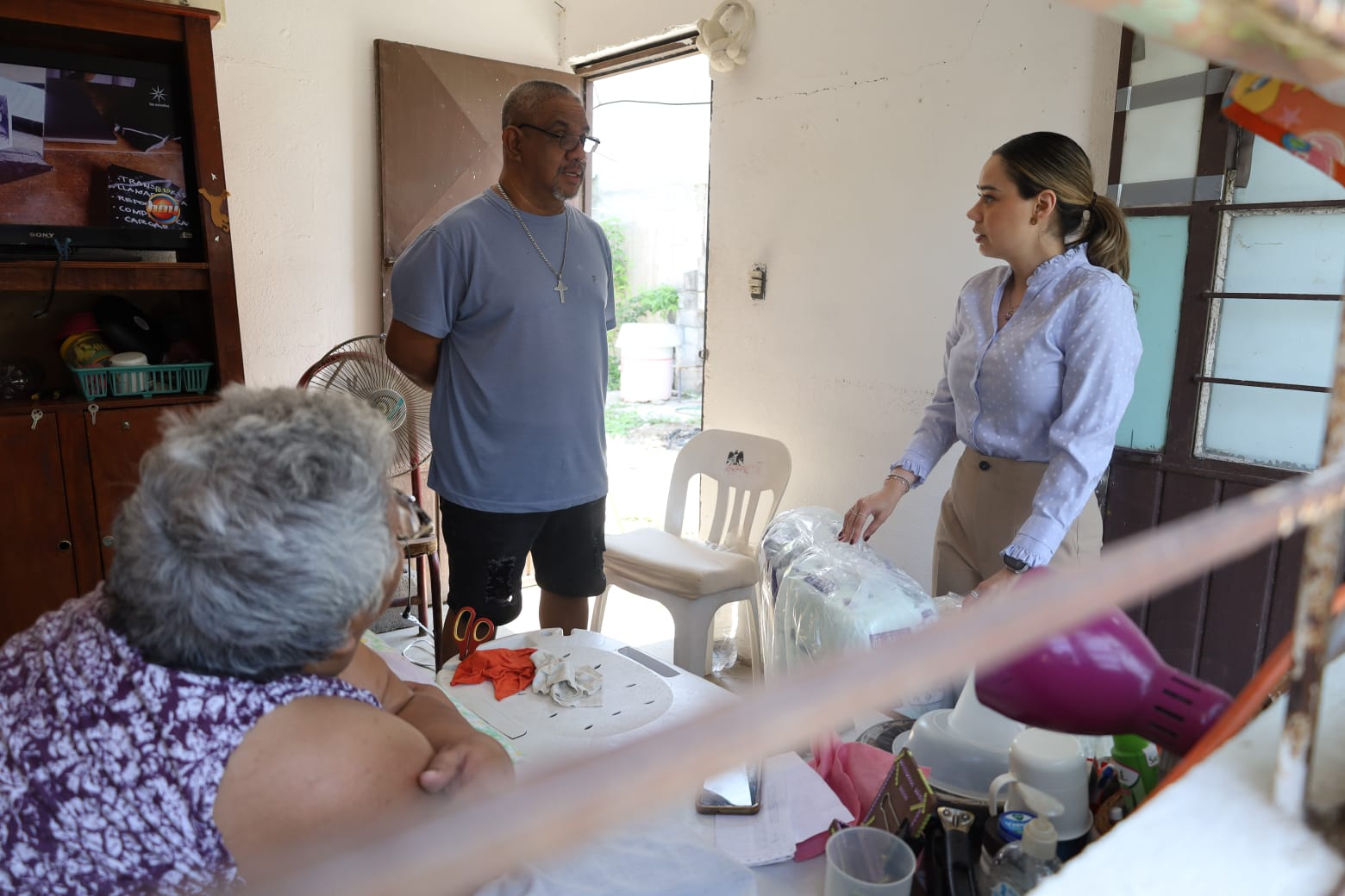 Presidenta Lucy de Gattás recorre la ciudad para entregar apoyos en los hogares de las familias victorenses Presidenta Lucy de Gattás recorre la ciudad para entregar apoyos en los hogares de las familias victorenses