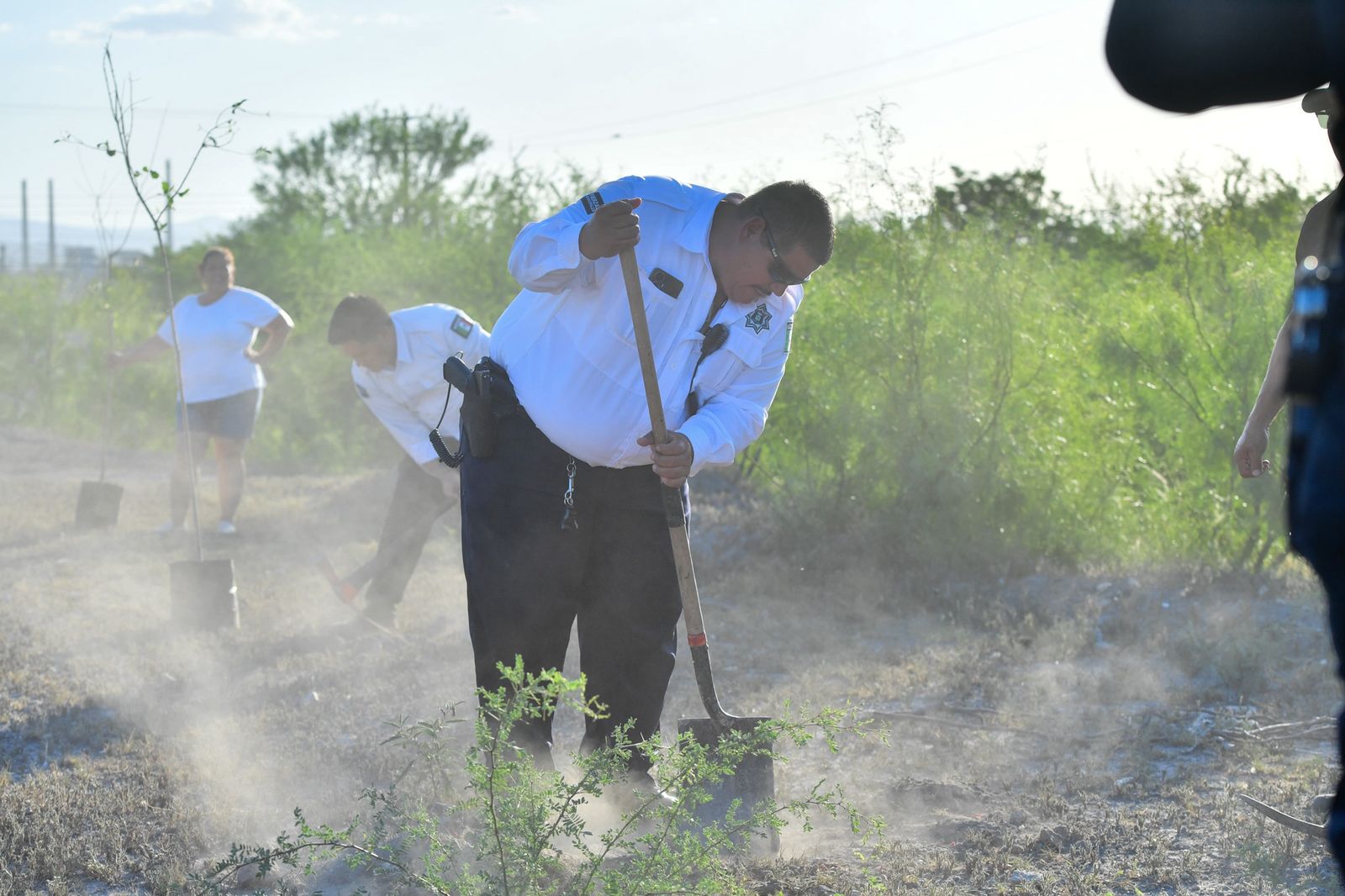 Monclova impulsa reforestación en la colonia Oscar Flores Tapia como parte del programa “Verde Verde Coahuila” Monclova impulsa reforestación en la colonia Oscar Flores Tapia como parte del programa “Verde Verde Coahuila”