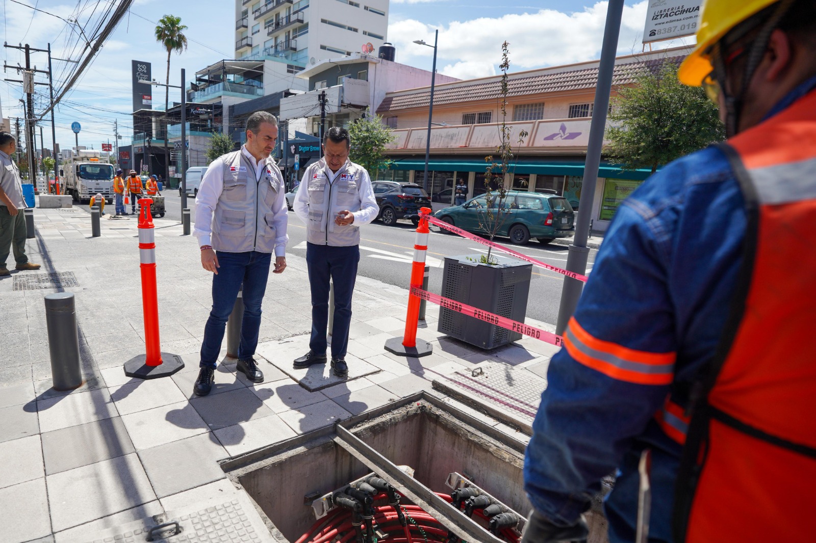 Rehabilita Adrián de la Garza pavimento en Av. del Estado e inicia soterramiento de cableado Rehabilita Adrián de la Garza pavimento en Av. del Estado e inicia soterramiento de cableado