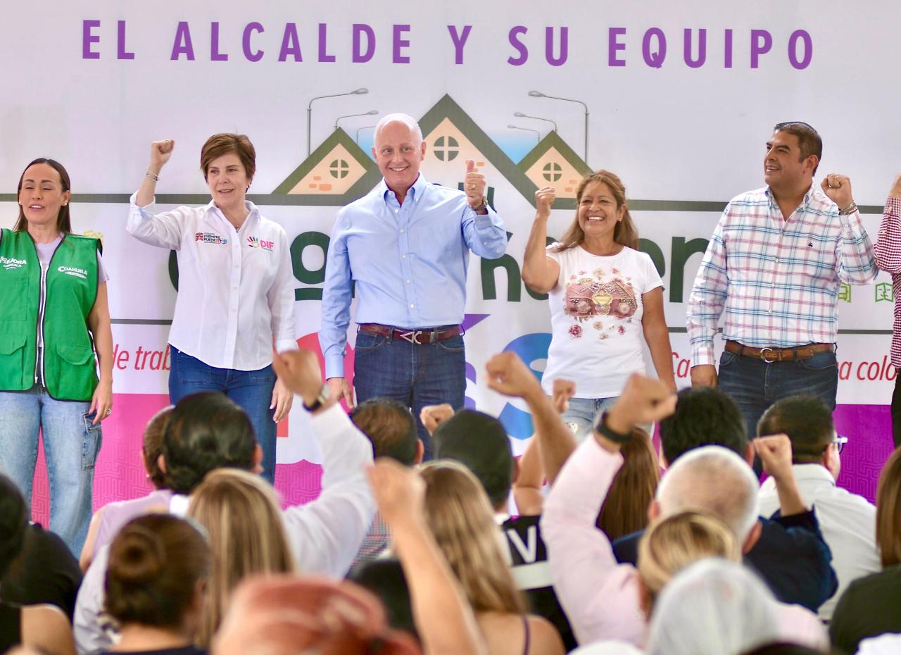Román Cepeda entrega plaza rehabilitada en la colonia Nueva Laguna Norte, durante brigada municipal Román Cepeda entrega plaza rehabilitada en la colonia Nueva Laguna Norte, durante brigada municipal