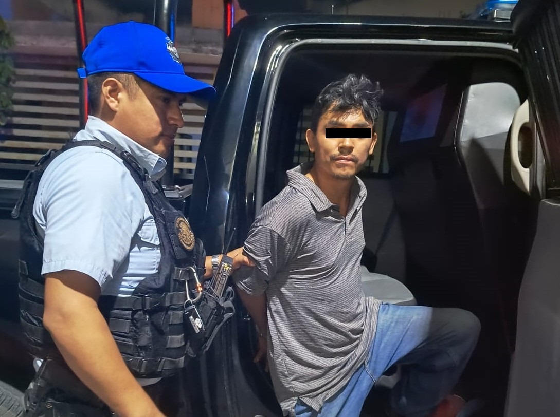 Detiene Policía de Monterrey a sujeto por violencia familiar Detiene Policía de Monterrey a sujeto por violencia familiar