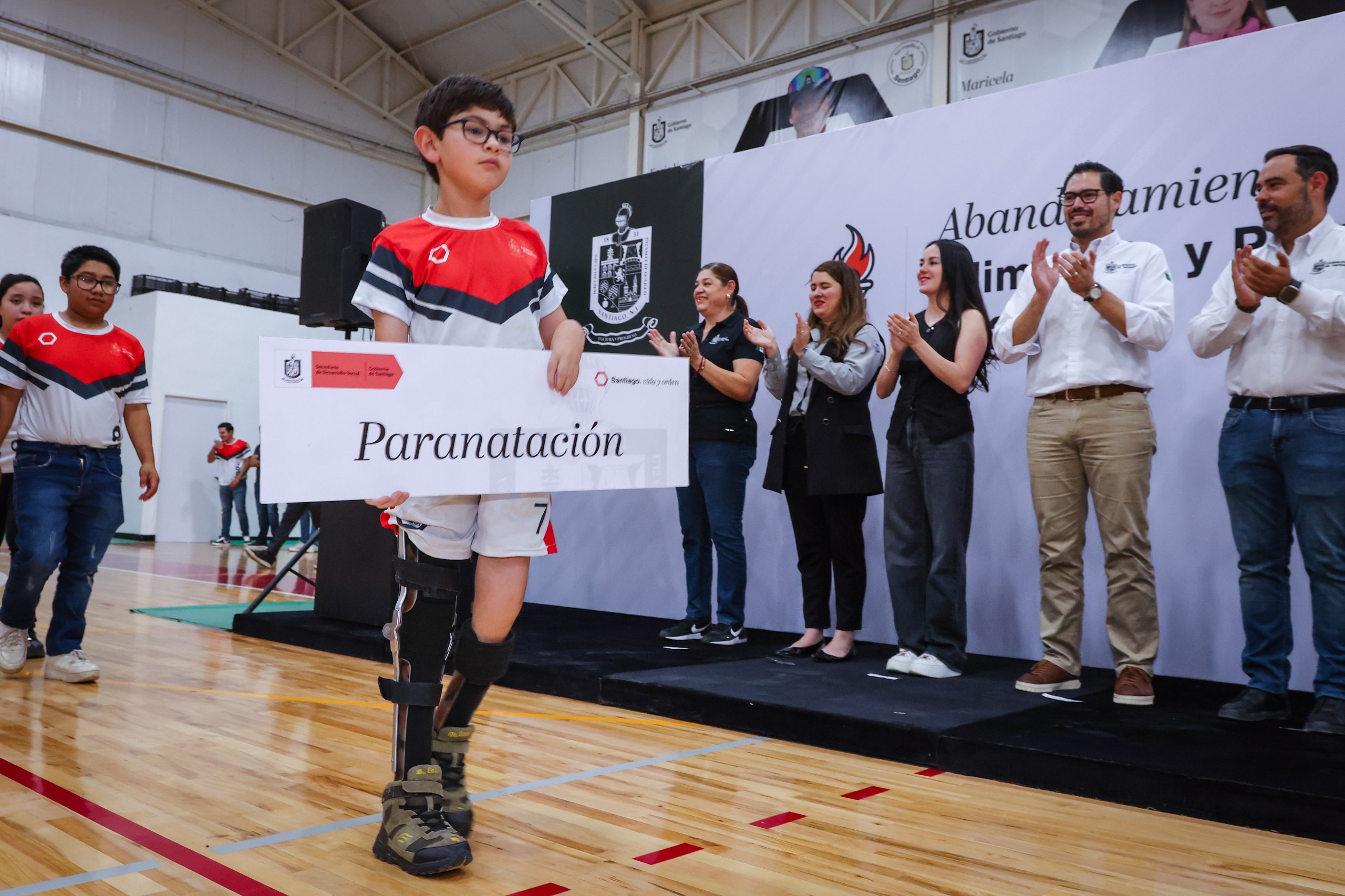 Abandera David de la Peña a 160 atletas que participarán en la Olimpiada y Paralimpiada Nuevo León 2025