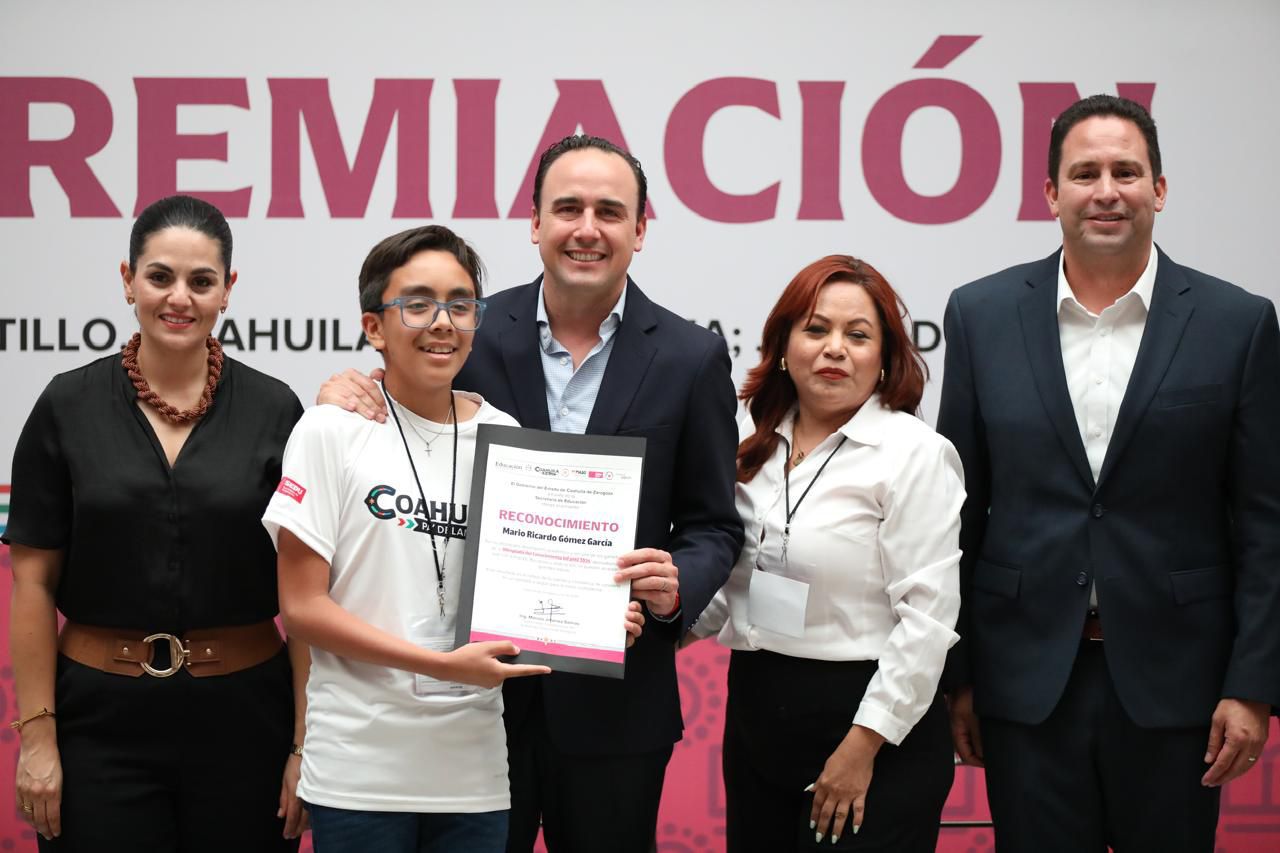 Premia Manolo Jiménez a niñas y niños ganadores de la Olimpiada del Conocimiento Premia Manolo Jiménez a niñas y niños ganadores de la Olimpiada del Conocimiento
