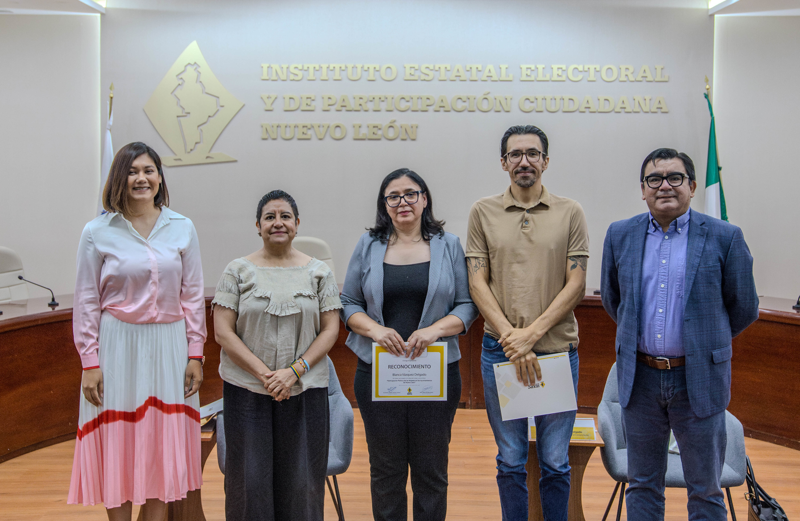 Analizan en IEEPCNL libro sobre paridad en Ayuntamientos Analizan en IEEPCNL libro sobre paridad en Ayuntamientos