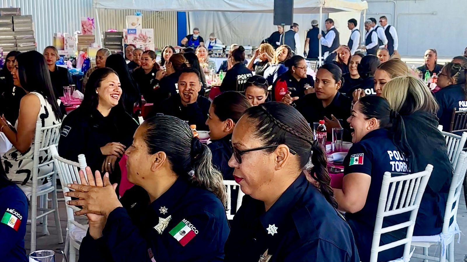 Festejan a las policías de Torreón con motivo del Día de las Madres Festejan a las policías de Torreón con motivo del Día de las Madres