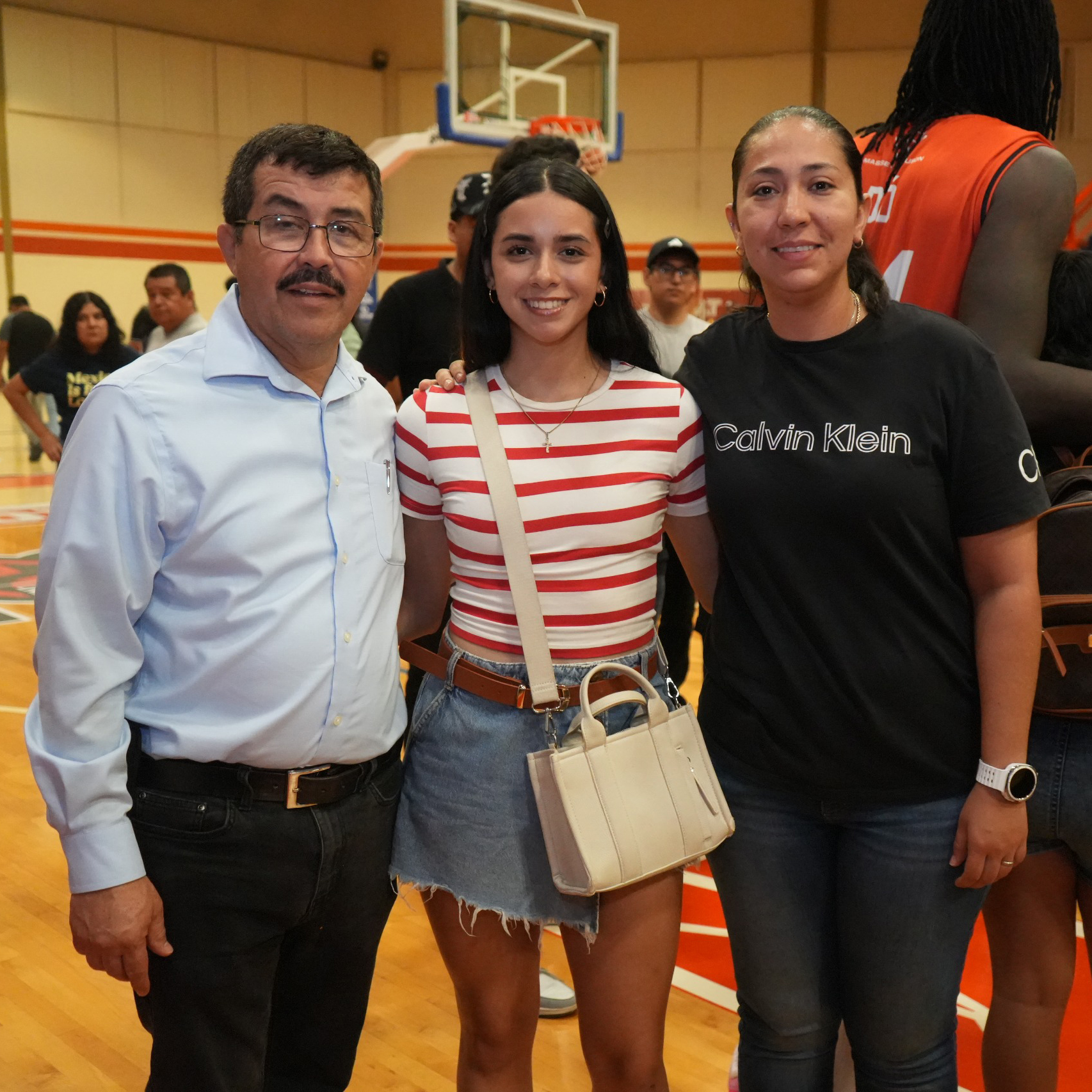 Regina y Brandon emprenden viaje al mundial de esgrima en Europa Regina y Brandon emprenden viaje al mundial de esgrima en Europa