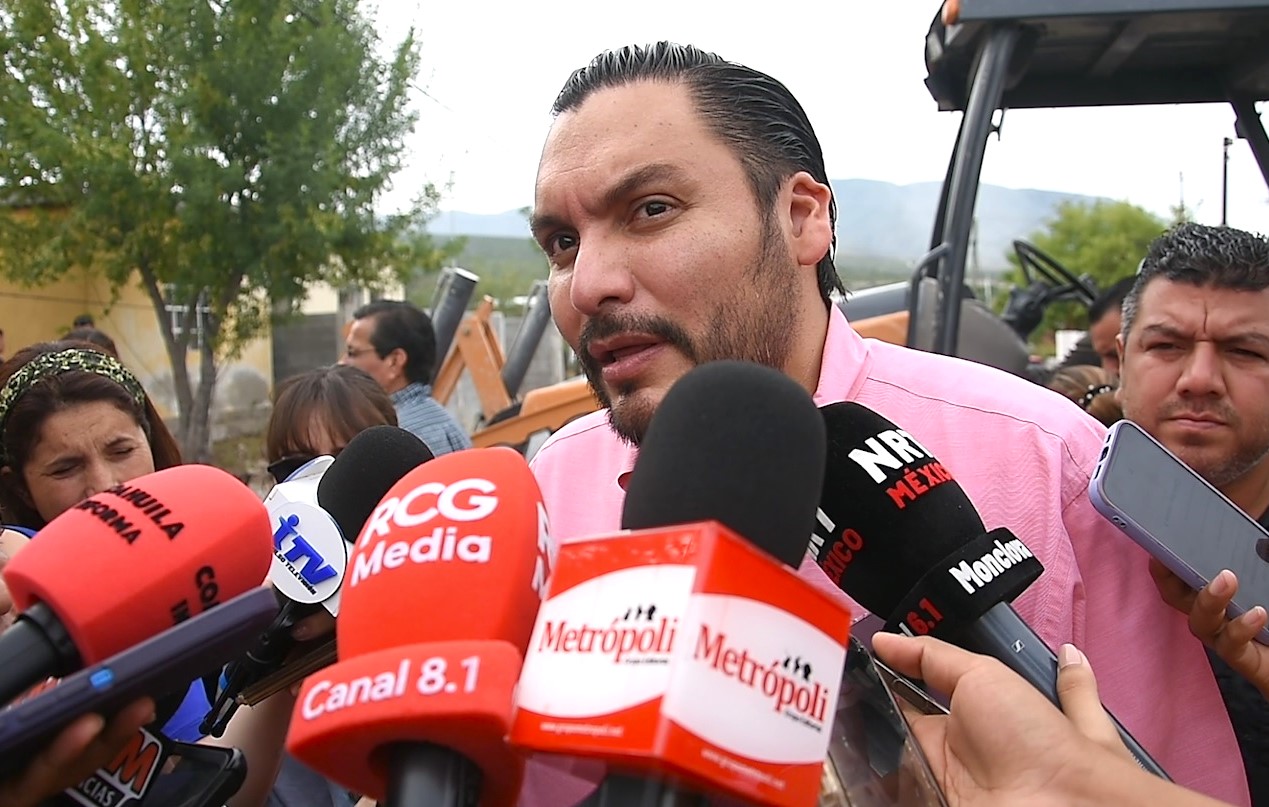 Arranca Carlos Villarreal pavimentación en la calle Piedras Negras de la colonia Óscar Flores Tapia en Monclova Arranca Carlos Villarreal pavimentación en la calle Piedras Negras de la colonia Óscar Flores Tapia en Monclova