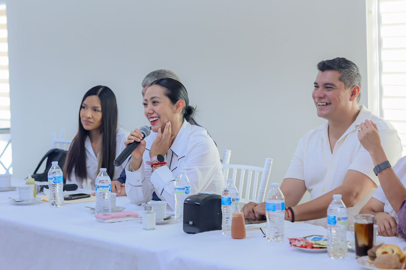 “En mí tienen una amiga”, declara Betzabé Martínez en su encuentro con medios de comunicación “En mí tienen una amiga”, declara Betzabé Martínez en su encuentro con medios de comunicación