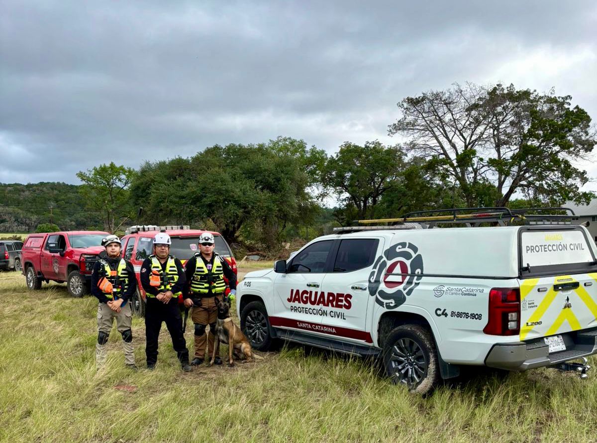 Participa unidad canina K9 en rescate por inundaciones en Texas