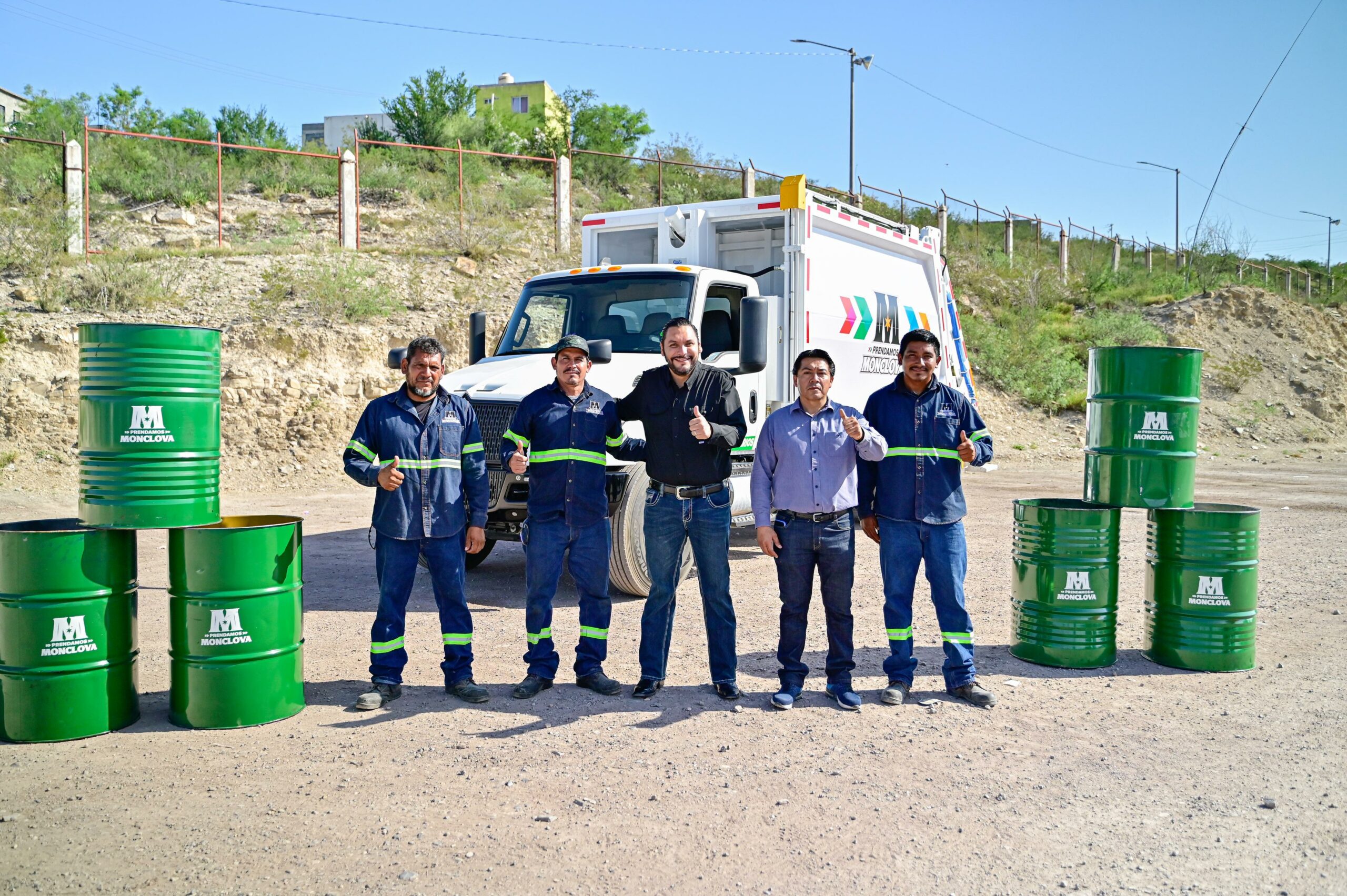 Carlos Villarreal fortalece el servicio de limpieza con nuevo camión recolector Carlos Villarreal fortalece el servicio de limpieza con nuevo camión recolector