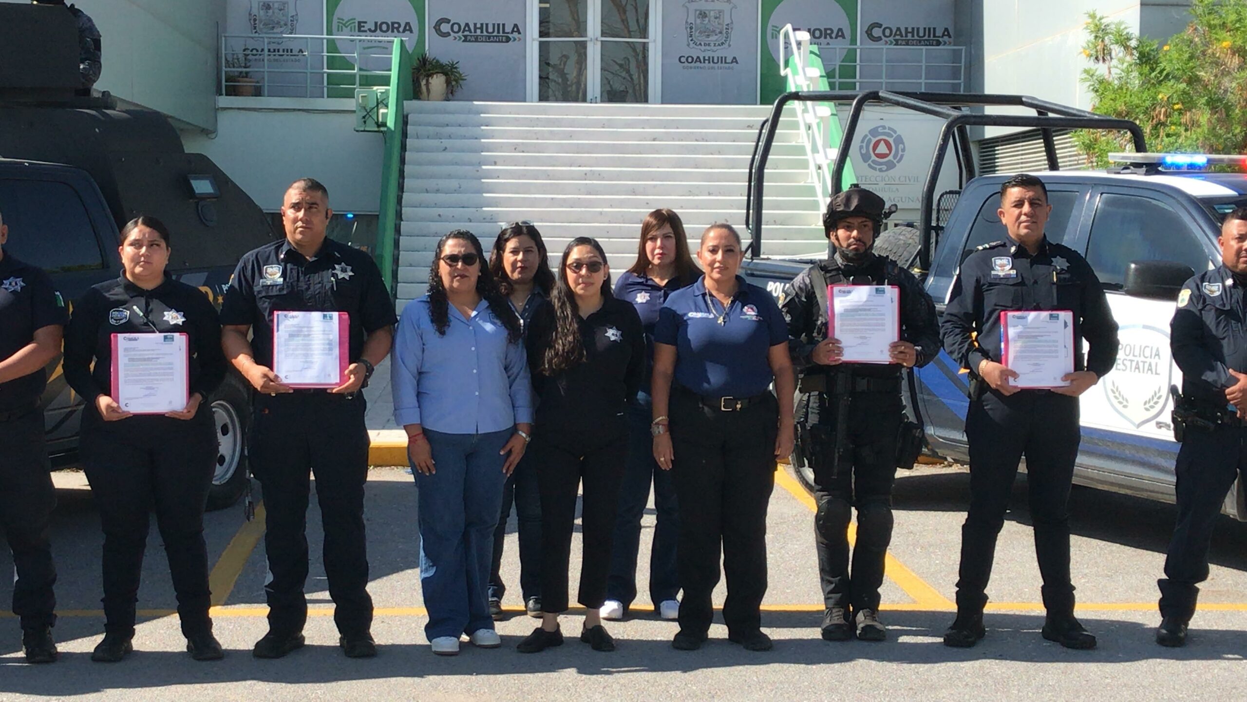 Otorgan reconocimiento a representantes de la Policía Estatal de 3 municipios de la región Laguna Otorgan reconocimiento a representantes de la Policía Estatal de 3 municipios de la región Laguna