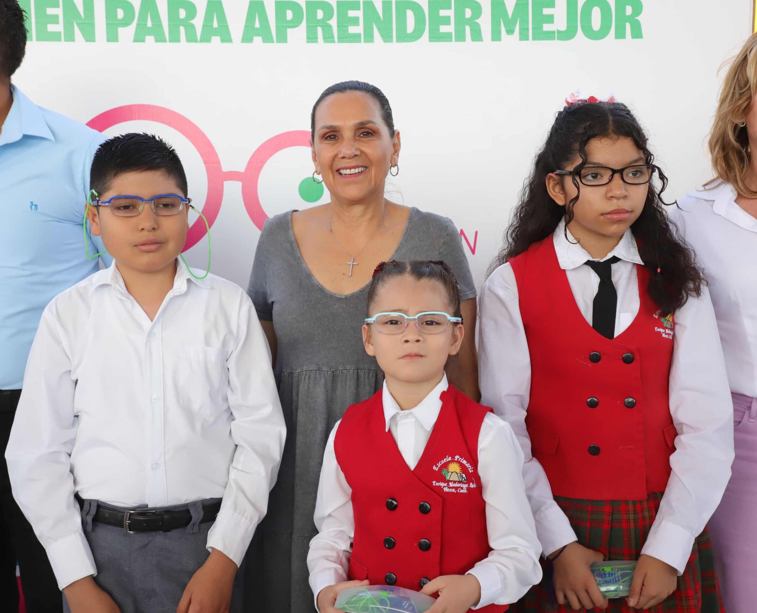 DIF Coahuila y Fundación “Ver bien para Aprender Coahuila” brindan atención visual a más de 10 mil estudiantes DIF Coahuila y Fundación “Ver bien para Aprender Coahuila” brindan atención visual a más de 10 mil estudiantes