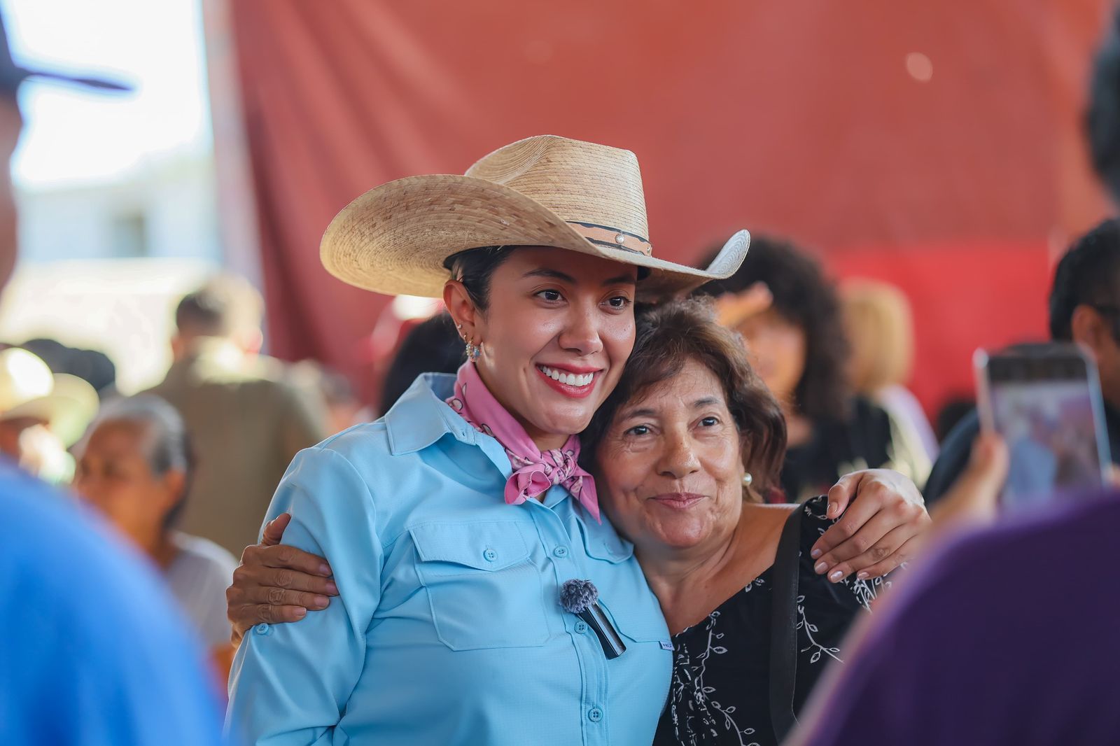 Betzabé Martínez participa activa y personalmente en las Jornadas de laTransformación en el ejido Transporte