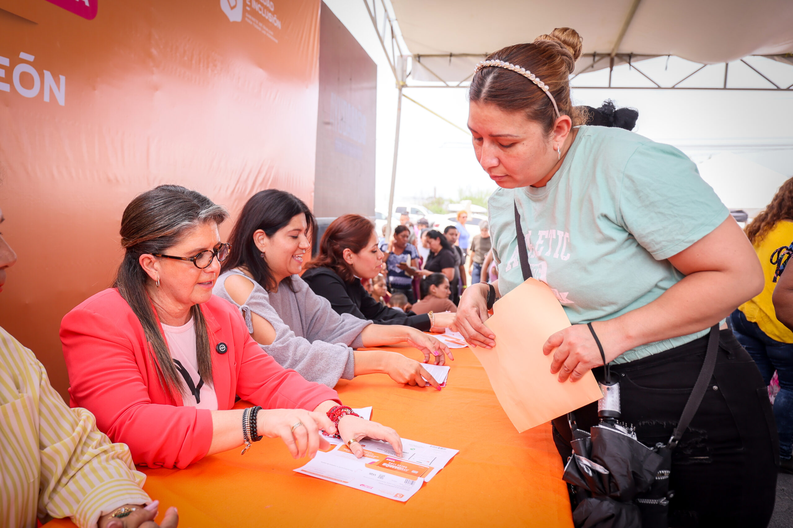 Fortalece Nuevo León la inclusión social en Guadalupe con entrega de tarjetas de programas sociales Fortalece Nuevo León la inclusión social en Guadalupe con entrega de tarjetas de programas sociales