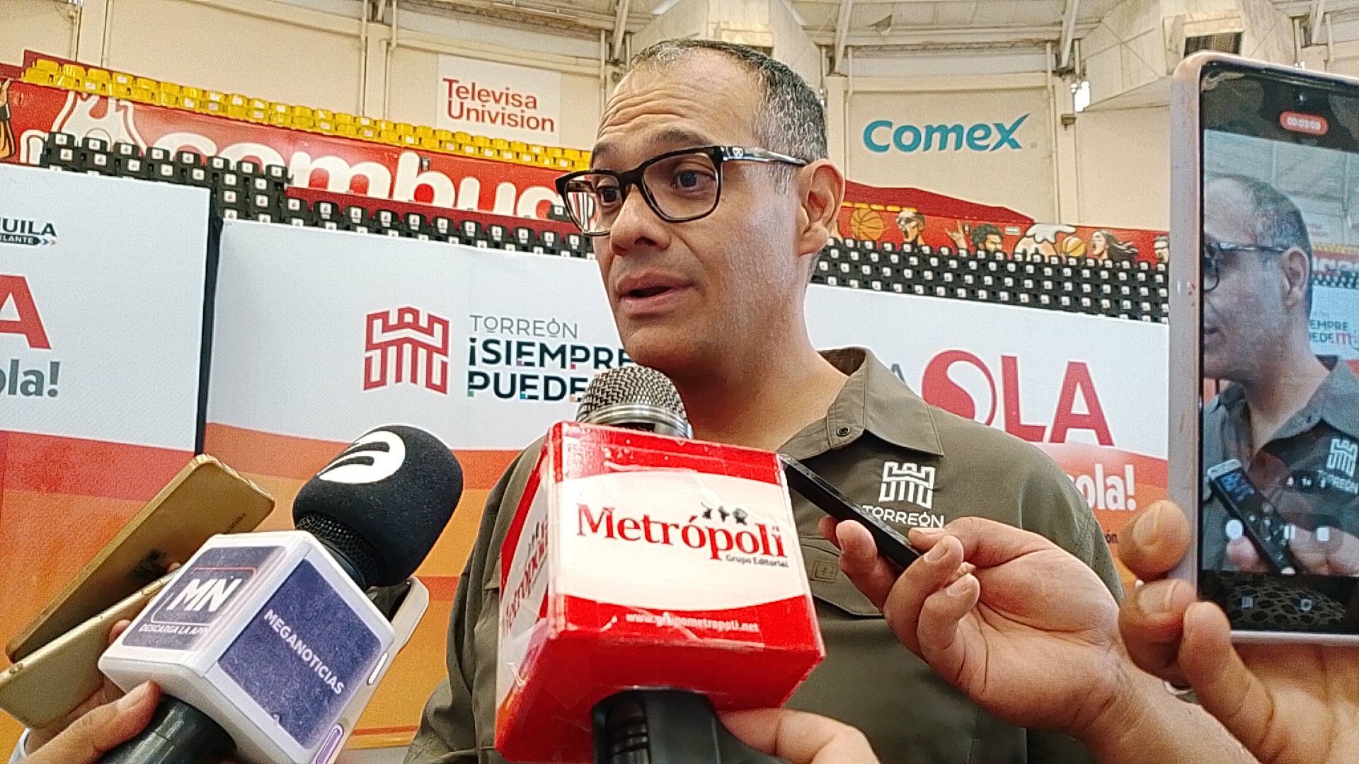 Continúan realizando mejoras de imagen en vialidades de Torreón Continúan realizando mejoras de imagen en vialidades de Torreón