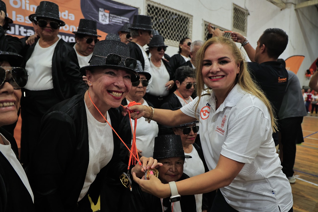 Guadalupe en el podio de la Olimpiada de las Personas Adultas Mayores Guadalupe en el podio de la Olimpiada de las Personas Adultas Mayores