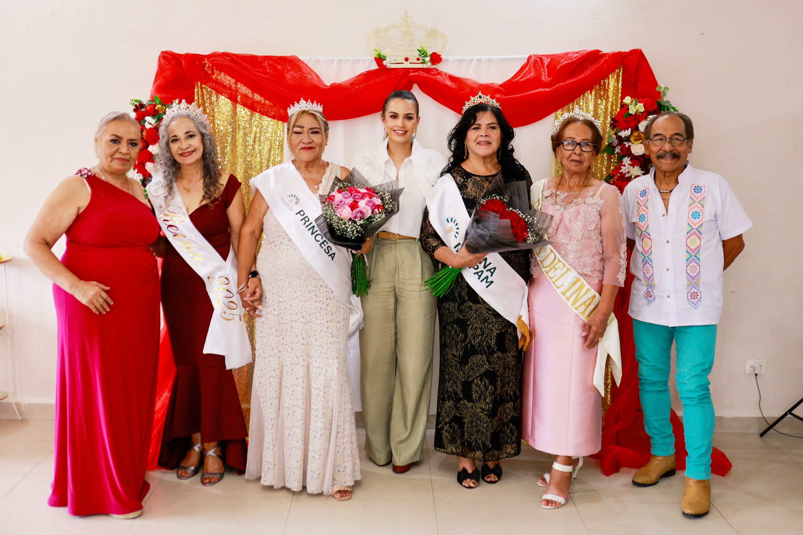 Lorena de la Garza reconoce el legado de los adultos mayores en coronación del INAPAM