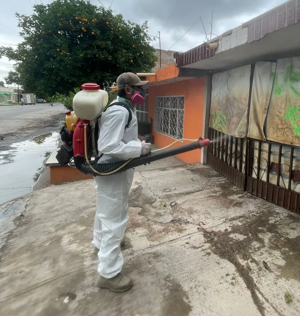 Torreón intensifica labores de fumigación y abatización tras lluvias
