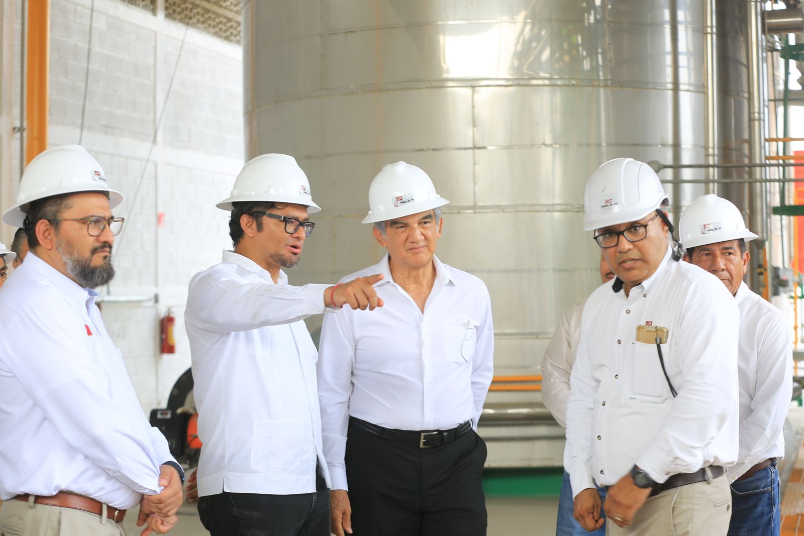 Recorre gobernador Américo Villarreal planta que transforma plásticos en combustibles en Altamira Recorre gobernador Américo Villarreal planta que transforma plásticos en combustibles en Altamira