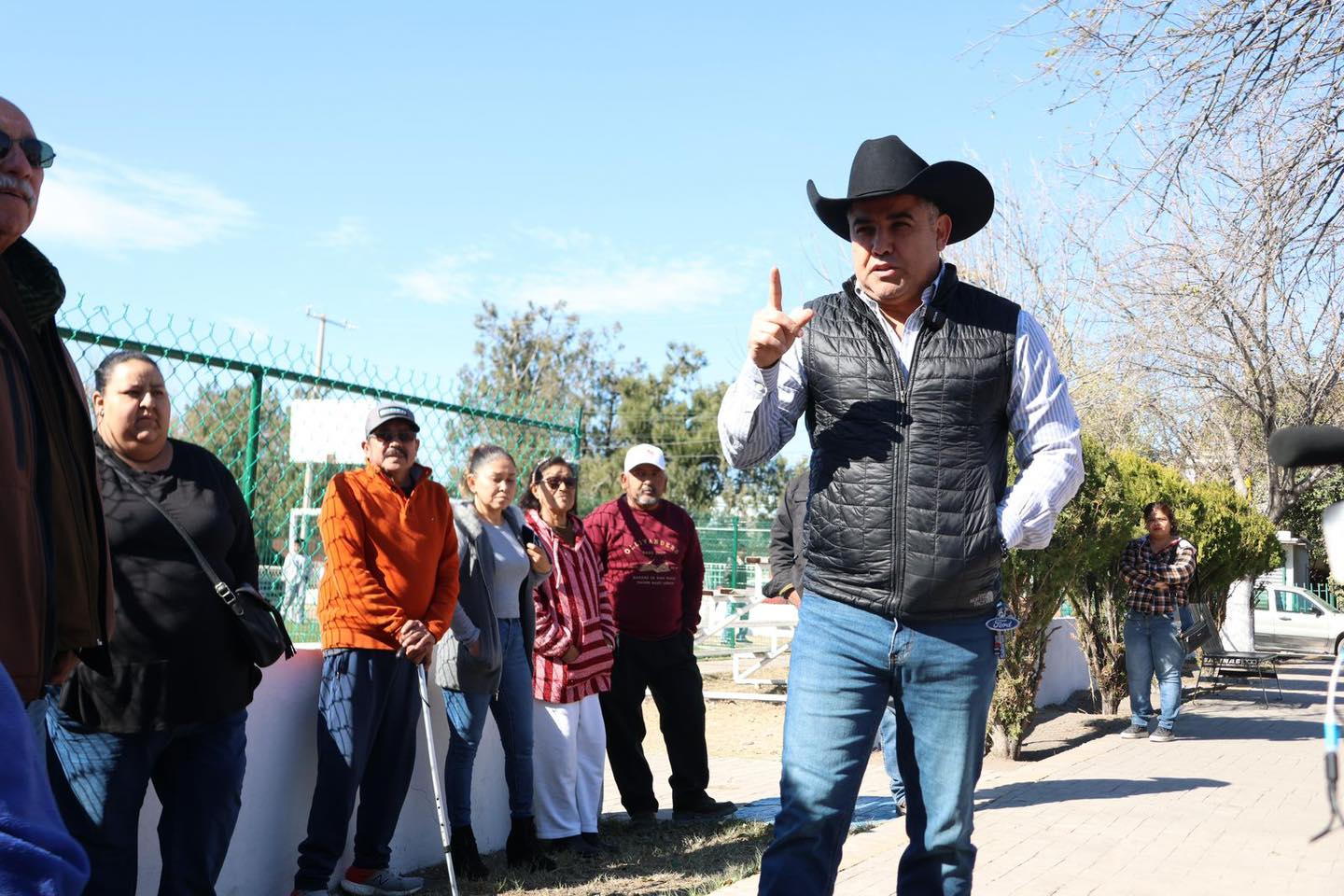 Inicia Chano Diaz rehabilitación de La plaza de Agujita Inicia Chano Diaz rehabilitación de La plaza de Agujita